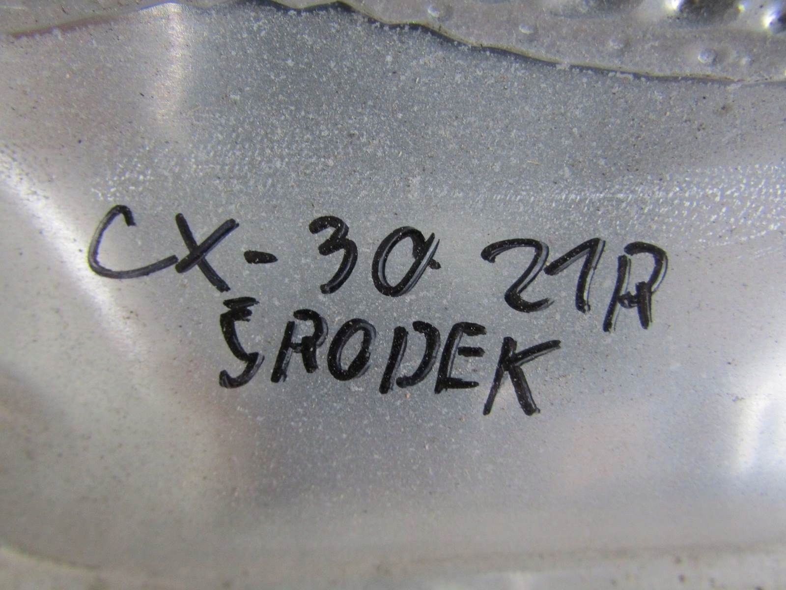 Mazda CX-30 21R cache thermique central capot image 6