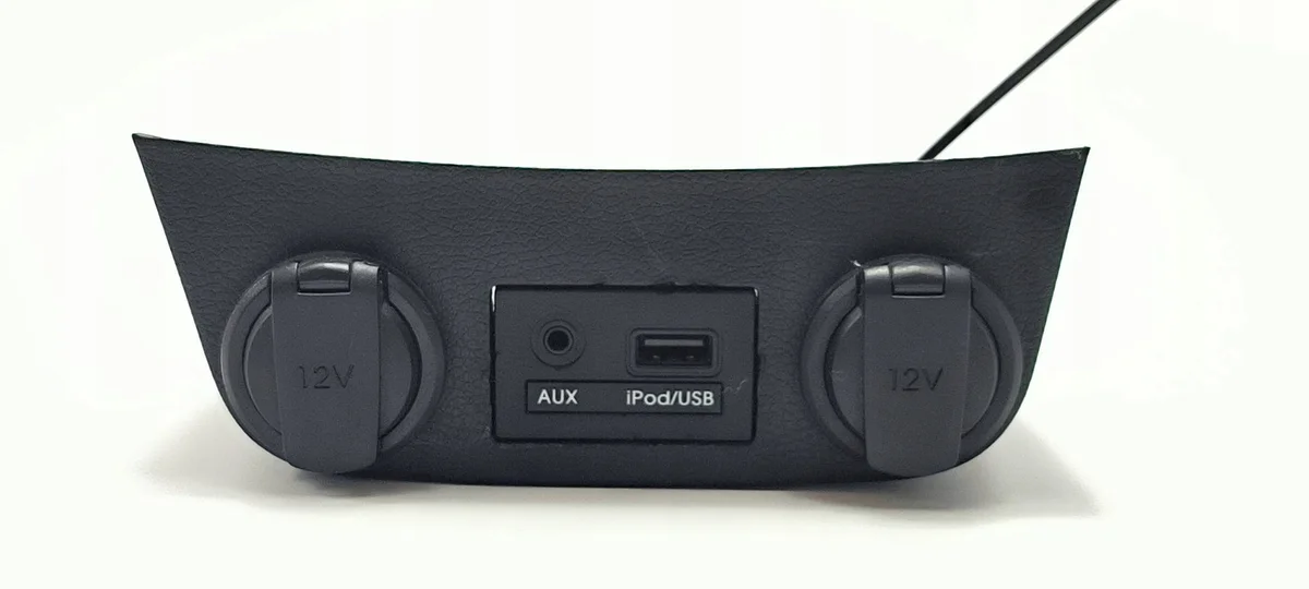 Aux/USB-pistoke Hyundai Veloster 84727-2V200