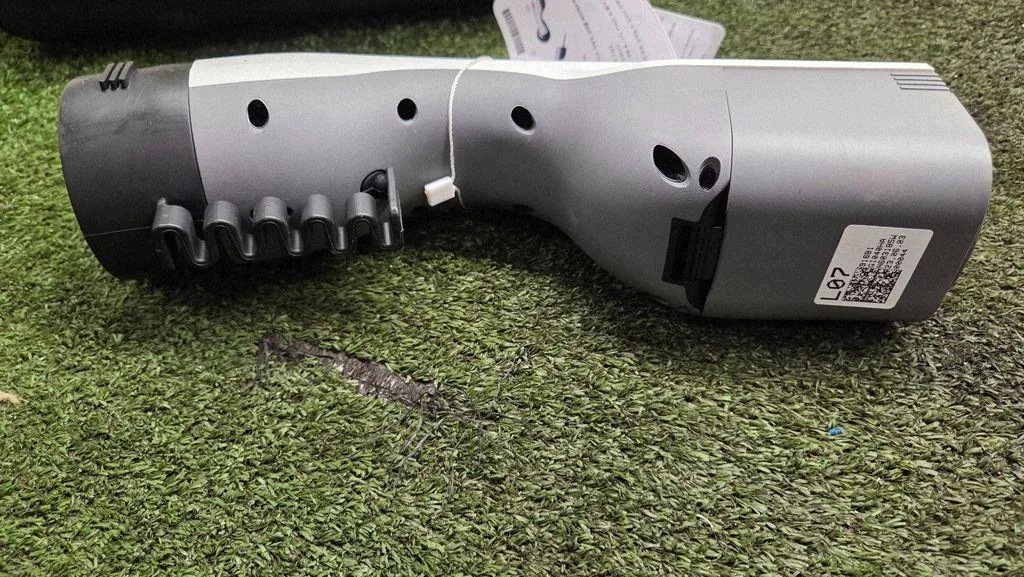 Enchufe de carga Hyundai OEM 916B1GI040HA para IONIQ 5 image 4