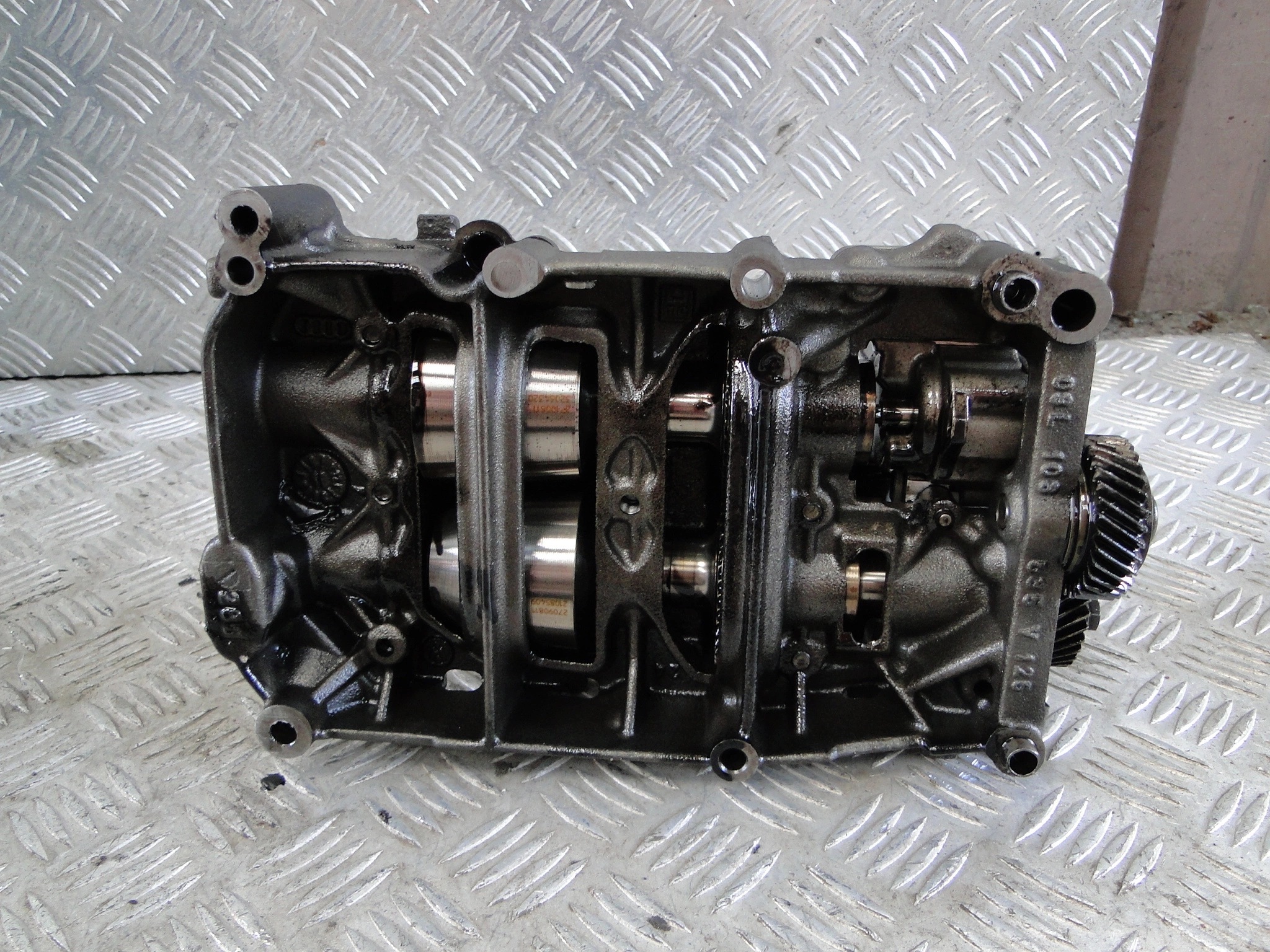 Öljypumppu OEM 03L103537 VW Audi 2.0 TDI:lle image 5
