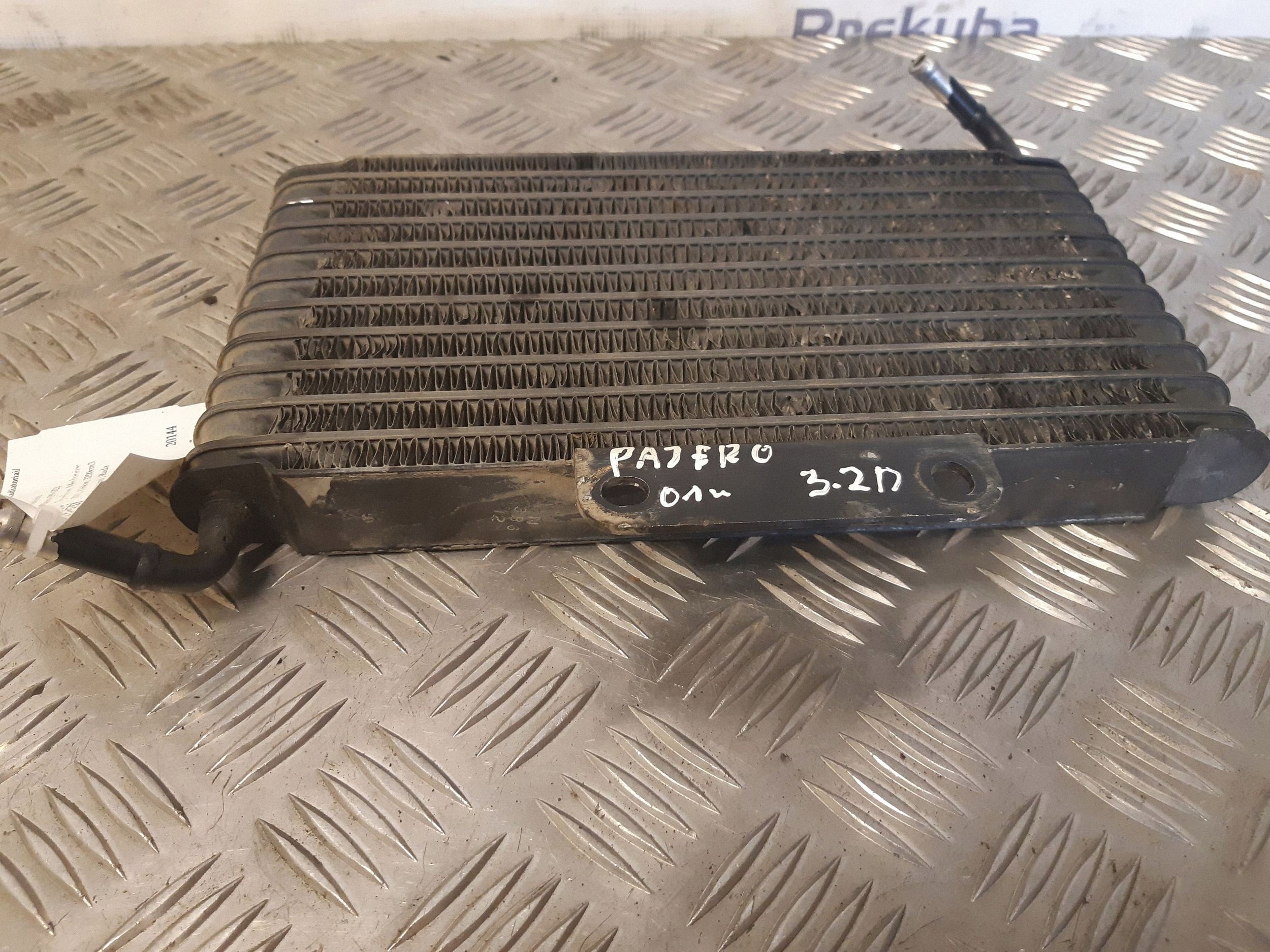 Öljynjäähdytin Mitsubishi Pajero III OEM MR453638