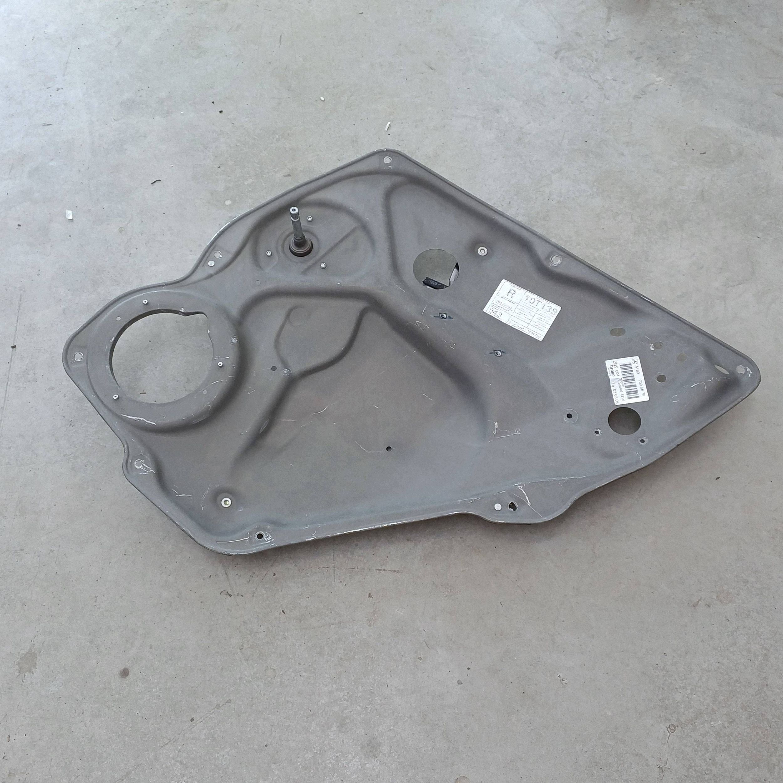 OEM A1697300679 Oikea takaoven ikkunanostin