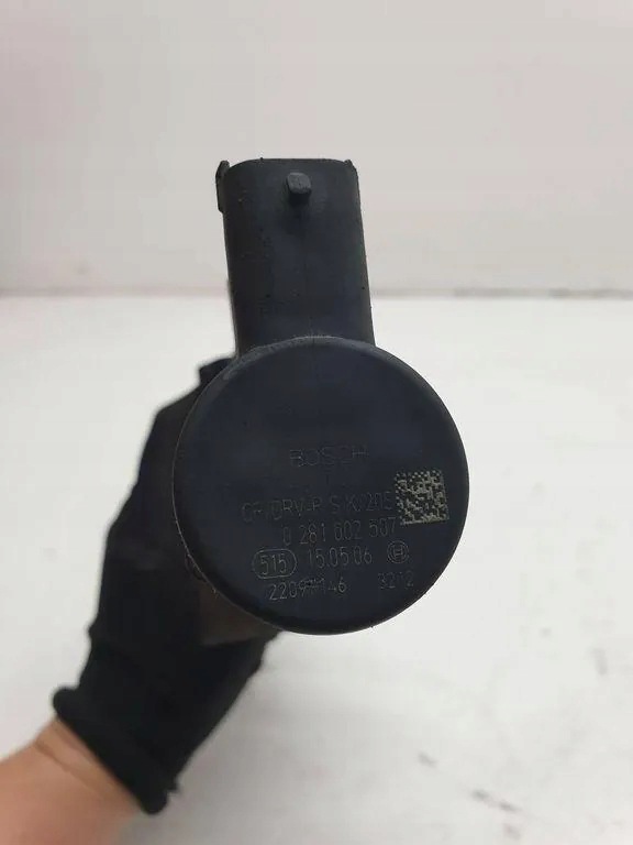 Fuel Pressure Regulator OEM 0281002507 for Hyundai image 4