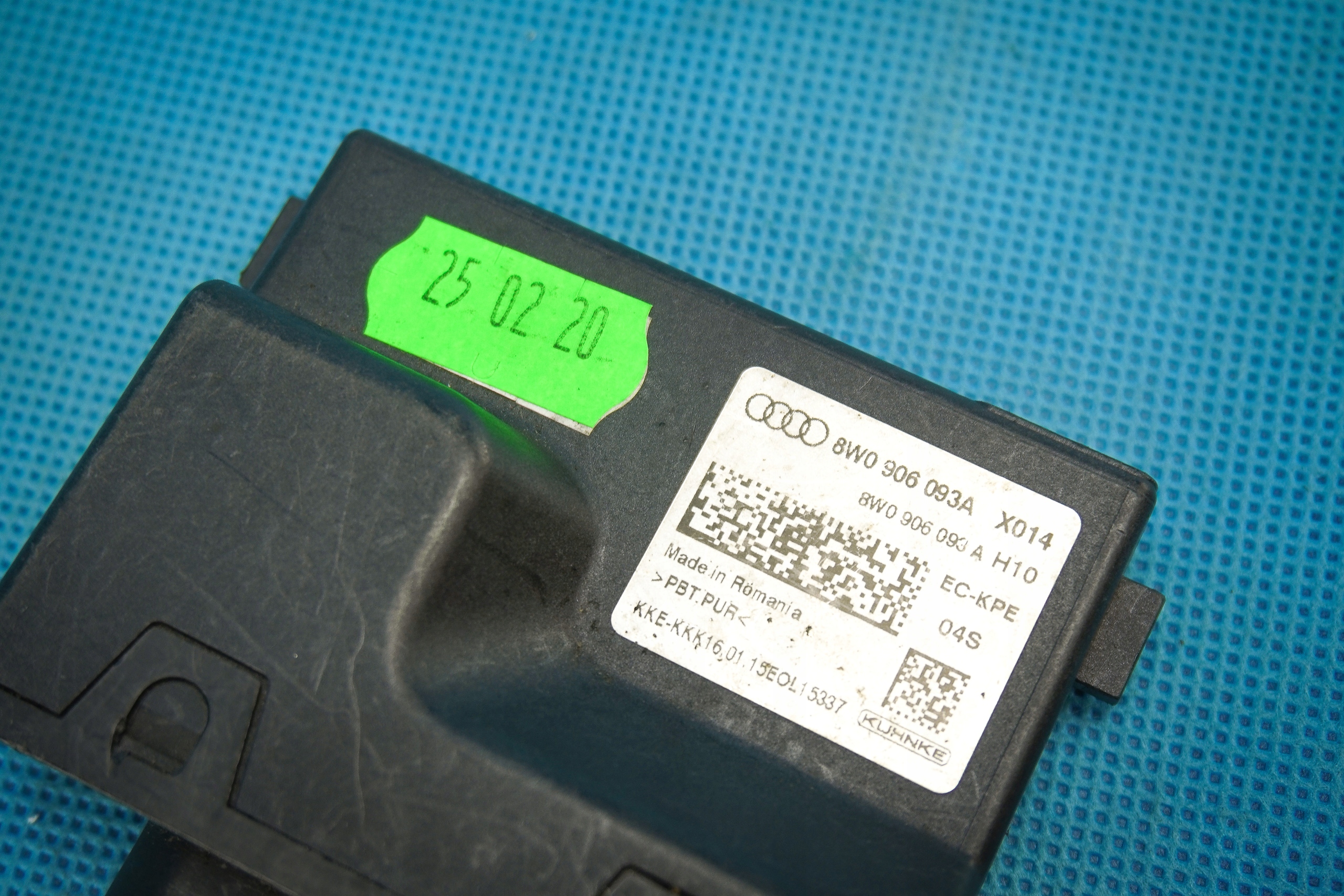 Audi A4 B9 Ruiskutusmoduuli OEM 8W0906093A image 4