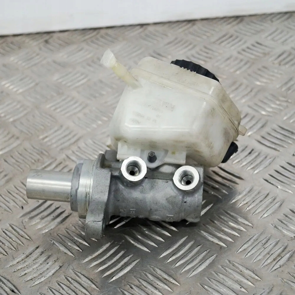 BMW Jarru sylinteri OEM 6796531 1-sarja F21