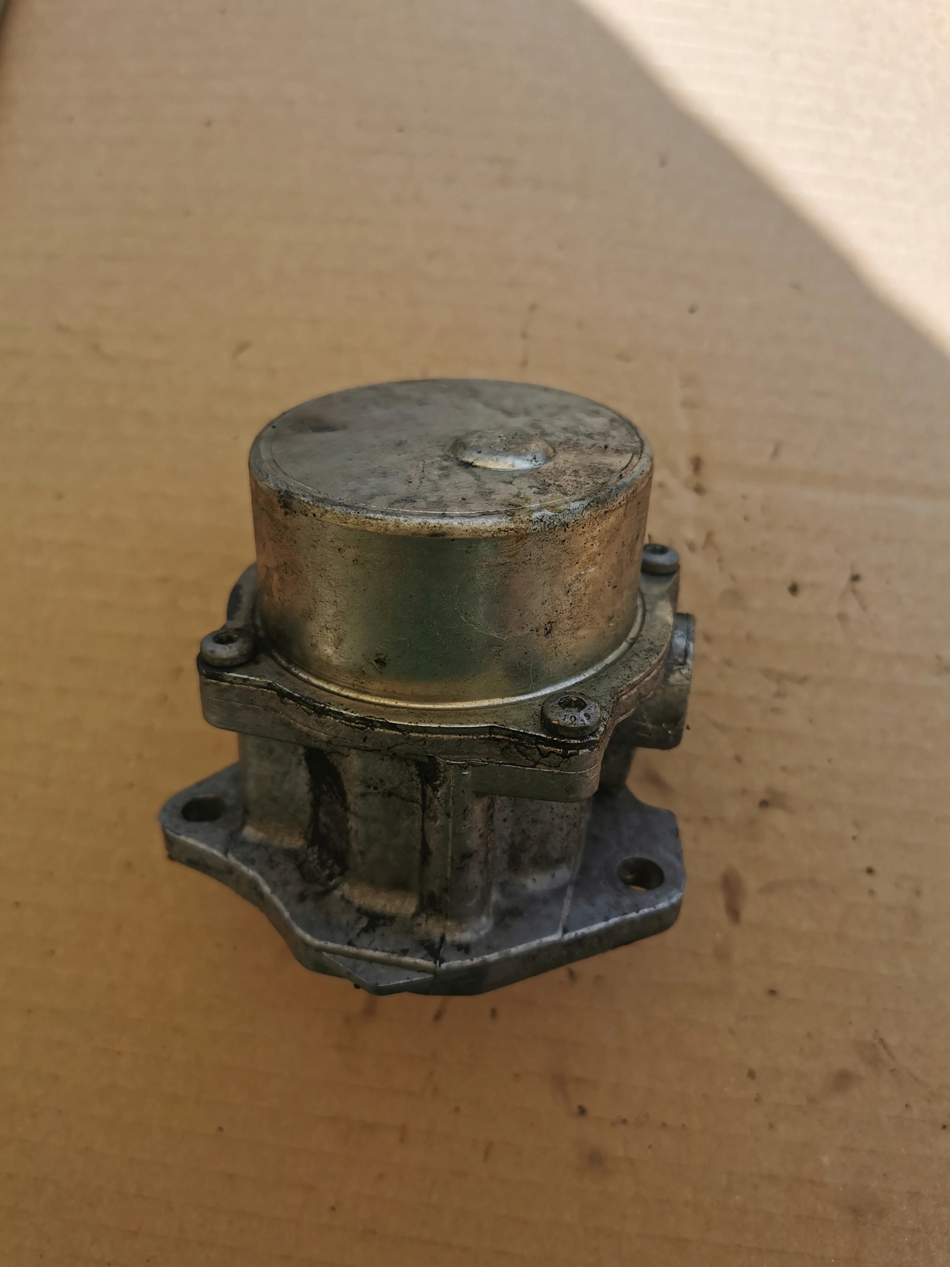 Imupumppu Dacia Duster 1.5L 2013 OEM 8201005306