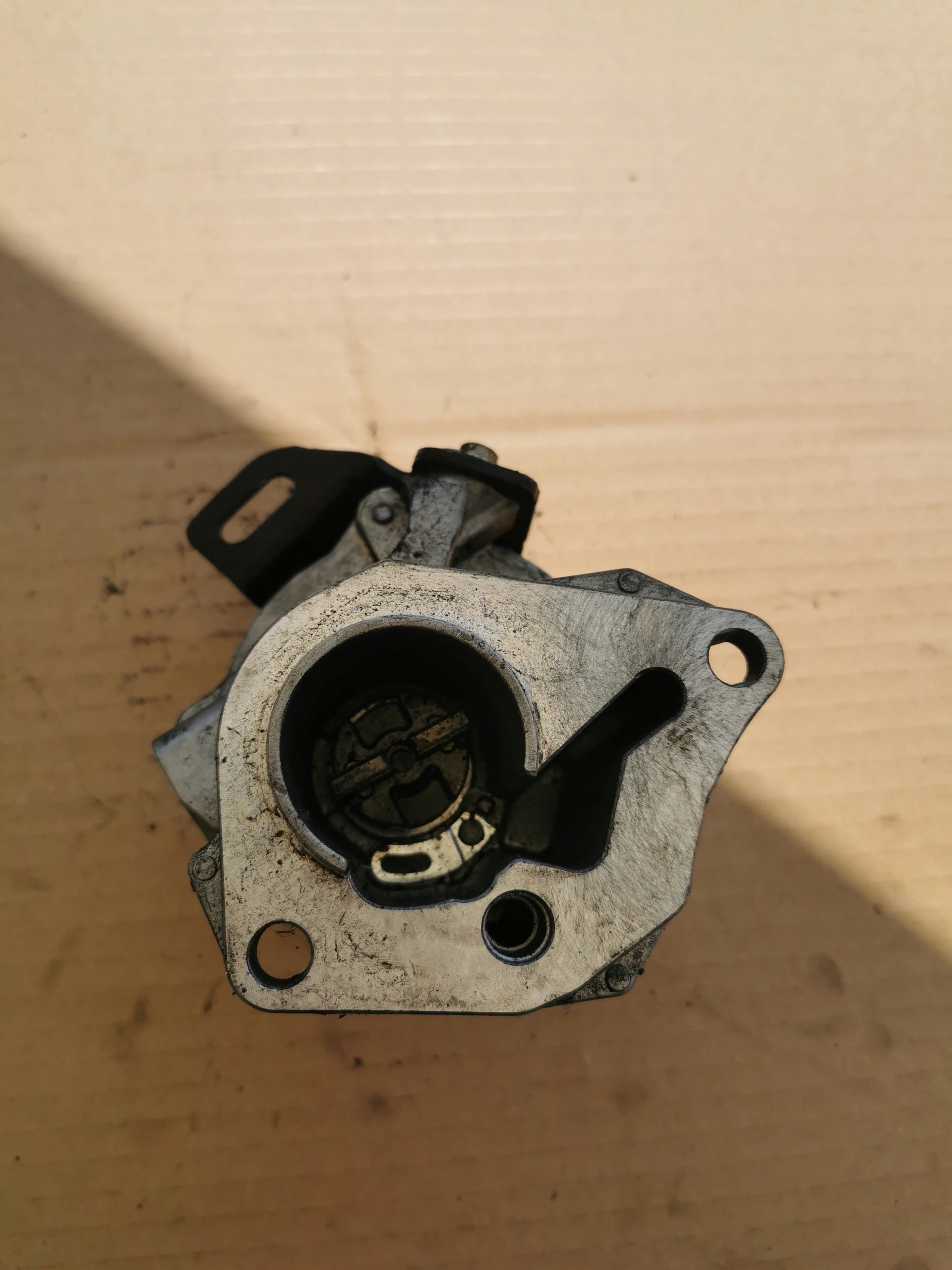 Imupumppu Dacia Duster 1.5L 2013 OEM 8201005306 image 4