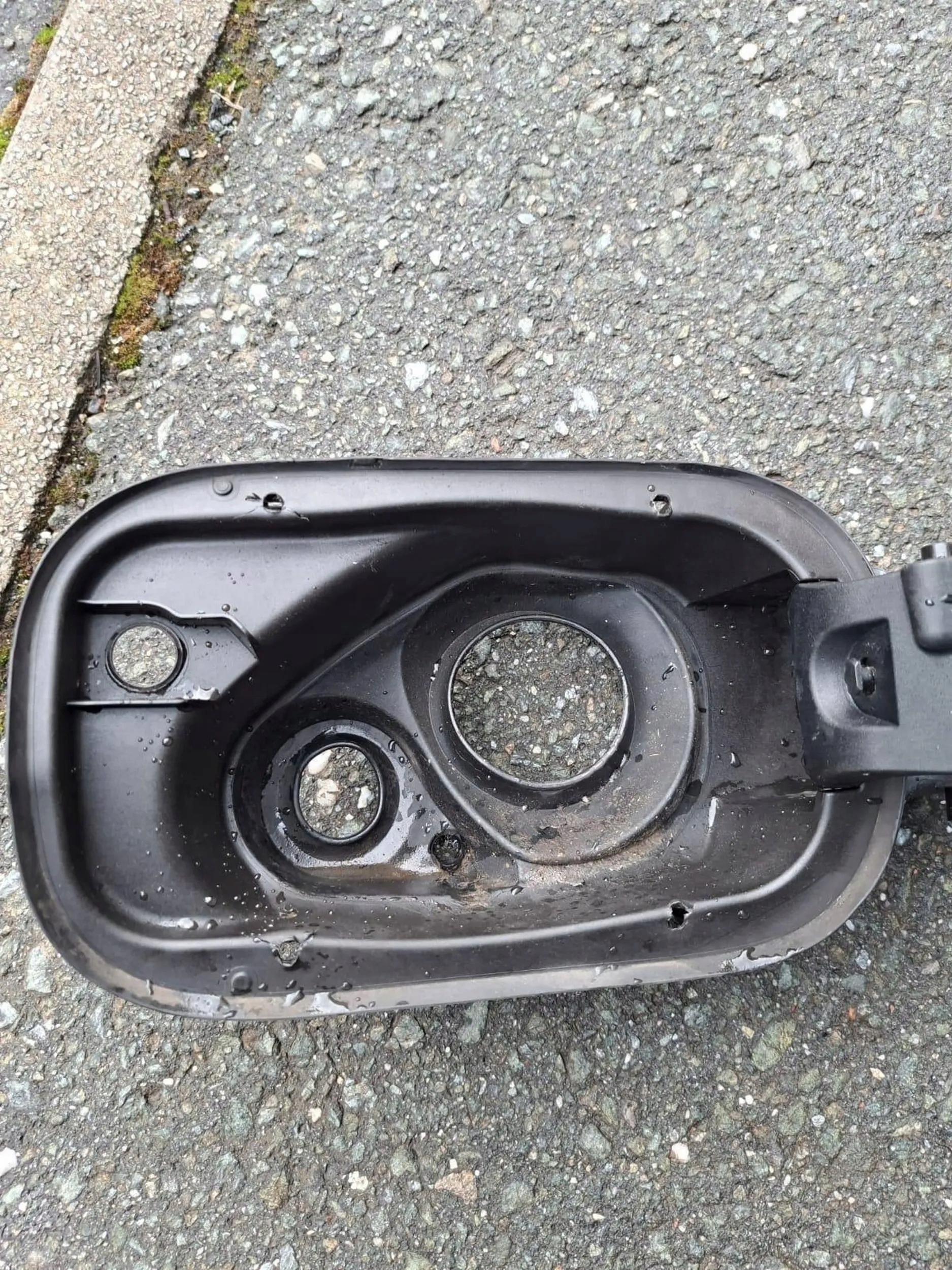 Tanklock OEM 4M0010508S för Audi Q2 2019 image 4
