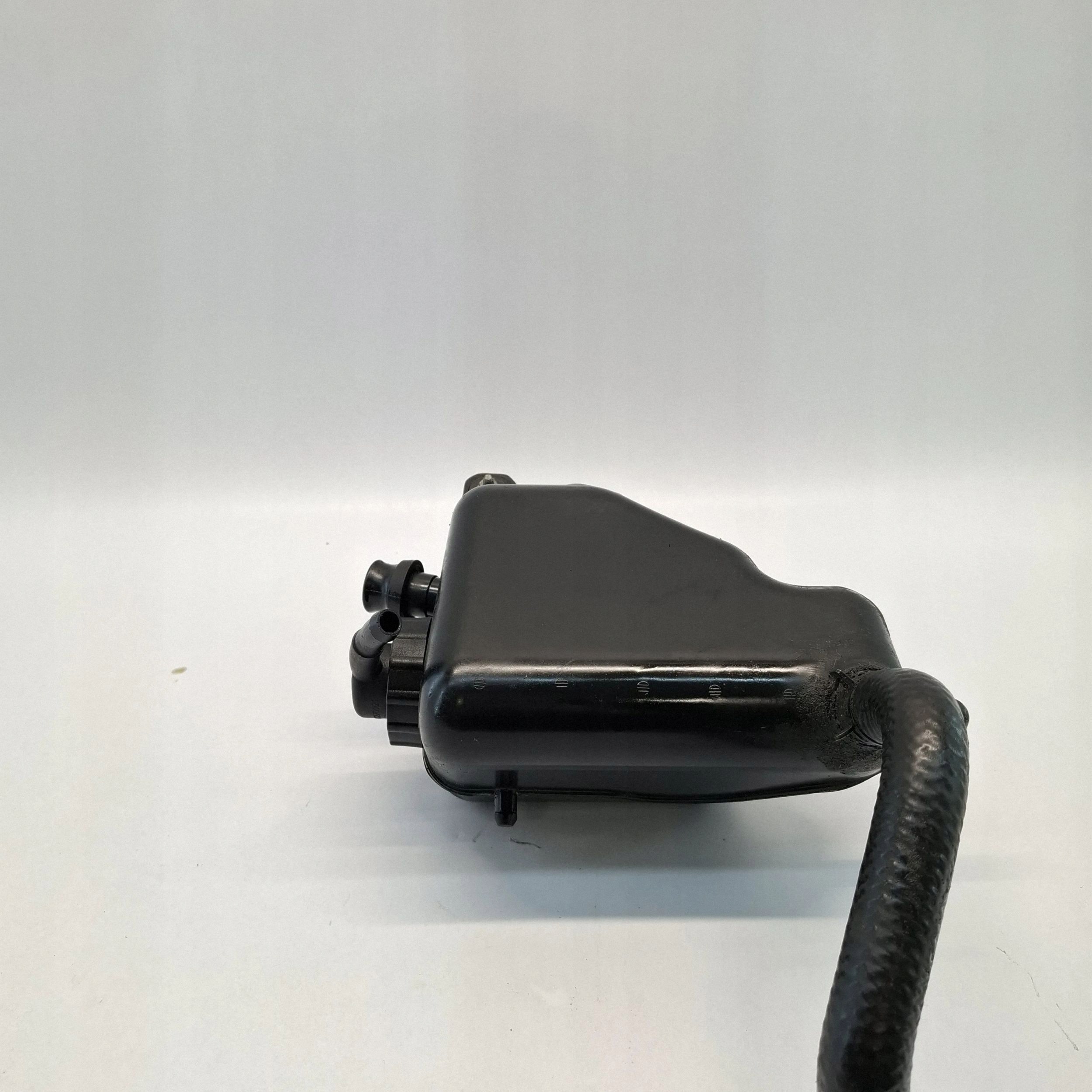 Mercedes ABC-jousituksenesteensäiliö OEM A2303200014