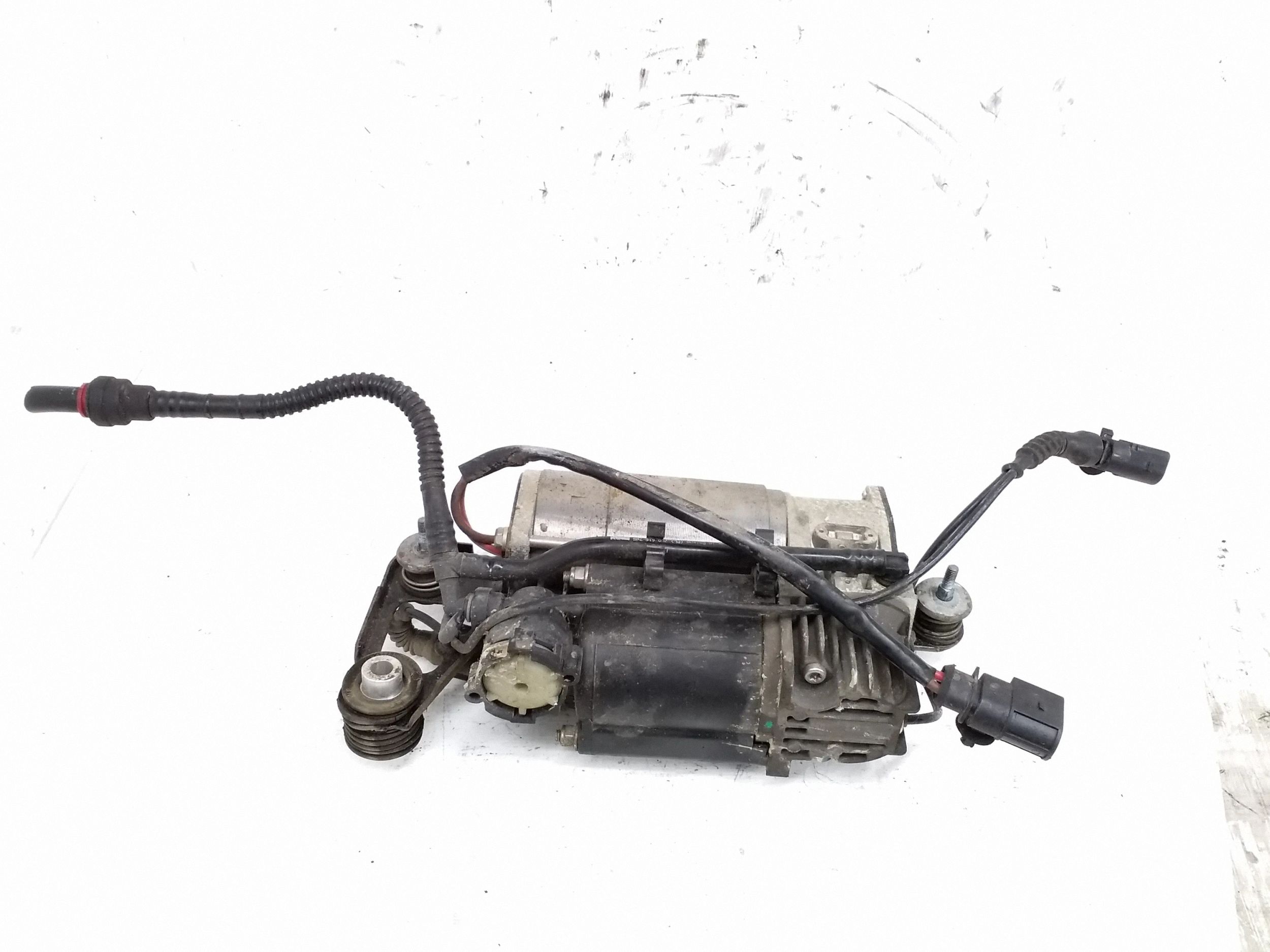 Audi Q7 Hinterachsluftfederkompressor OEM JUR232597 image 2