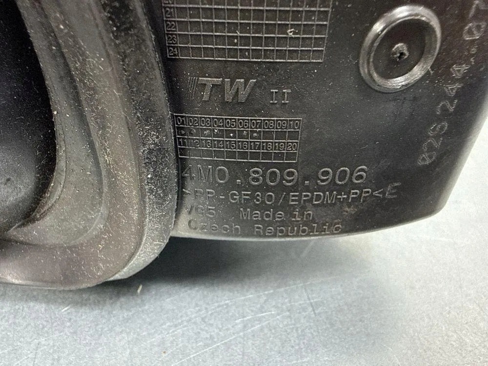 Tankklappe OEM 4M0809906 für Audi Q7 4M 2018 image 9