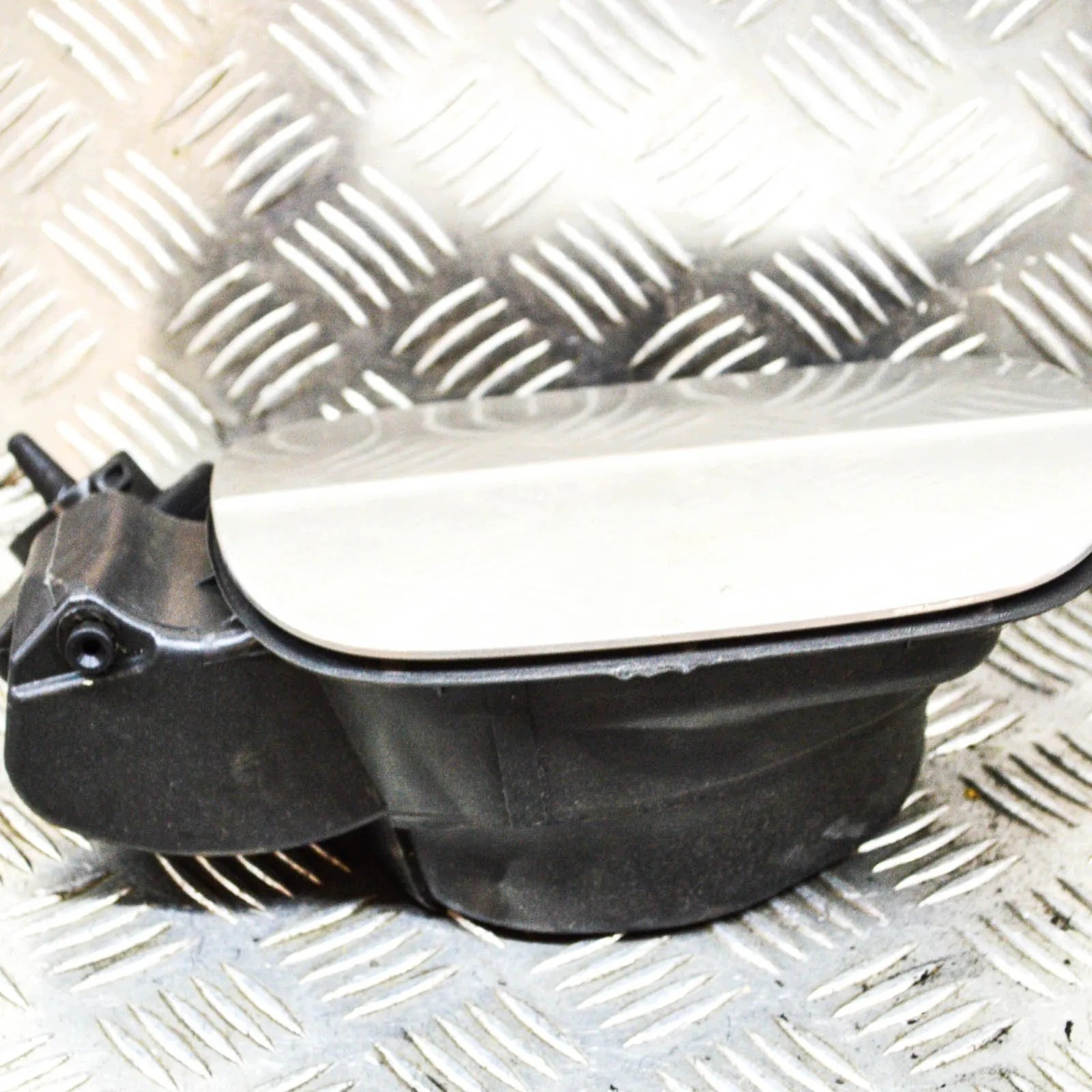 Bränsletankslock OEM 5E9010872G för Skoda Octavia III image 3