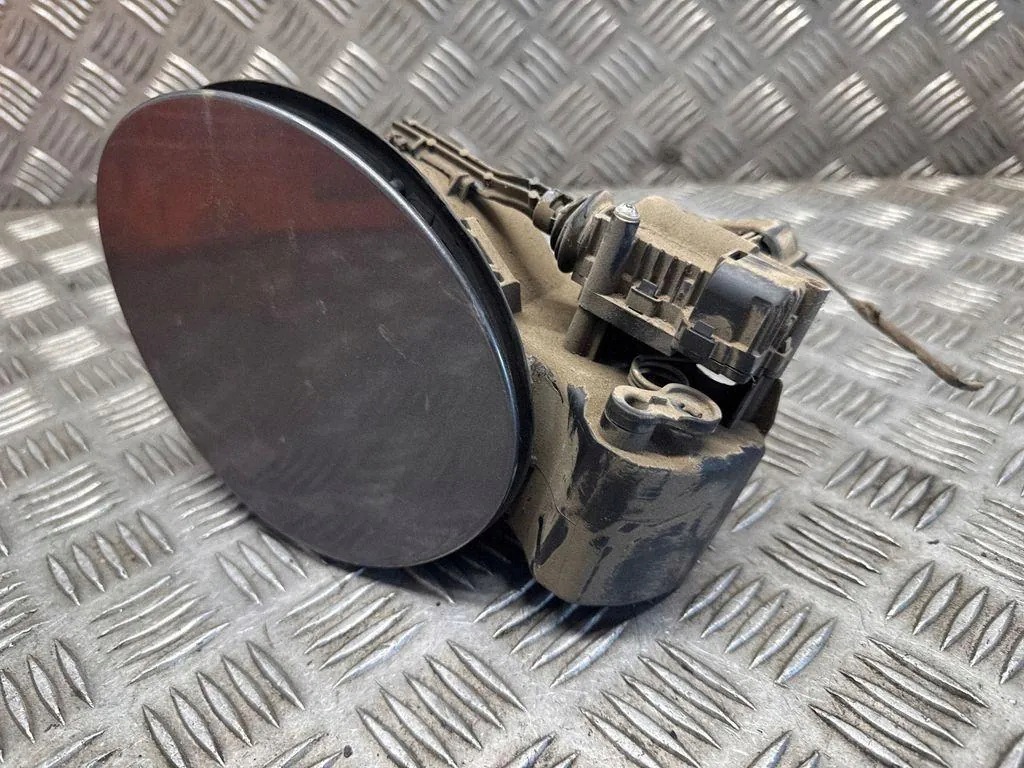 Brandstoftankklep OEM FK7227936BA voor Land Rover Discovery Sport image 2
