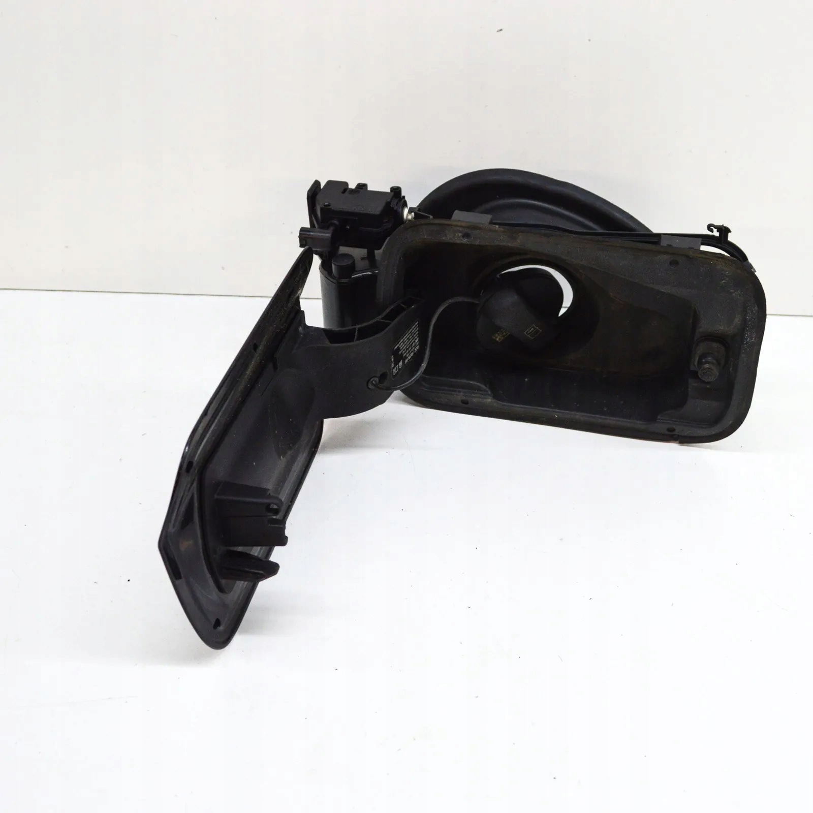Polttoainesäiliön kansi OEM 7350775 BMW 3-sarja F30/F80