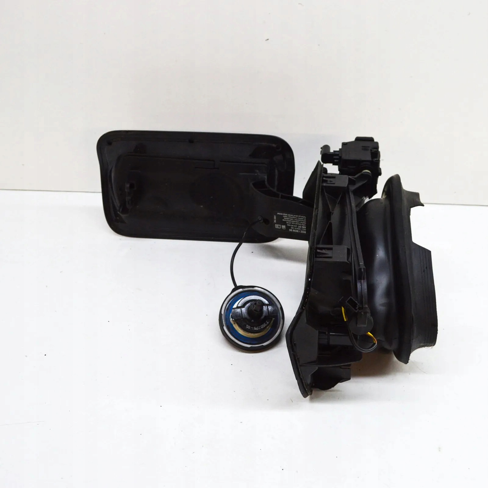 Tankklappe OEM 7350775 für BMW 3er F30/F80 image 3
