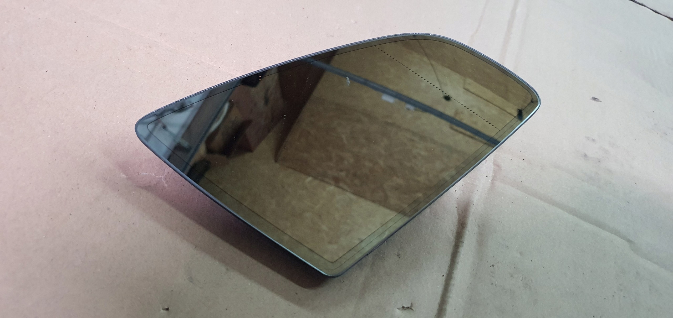Höger fotokromatisk spegelglas OEM 8E0857536AC image 2