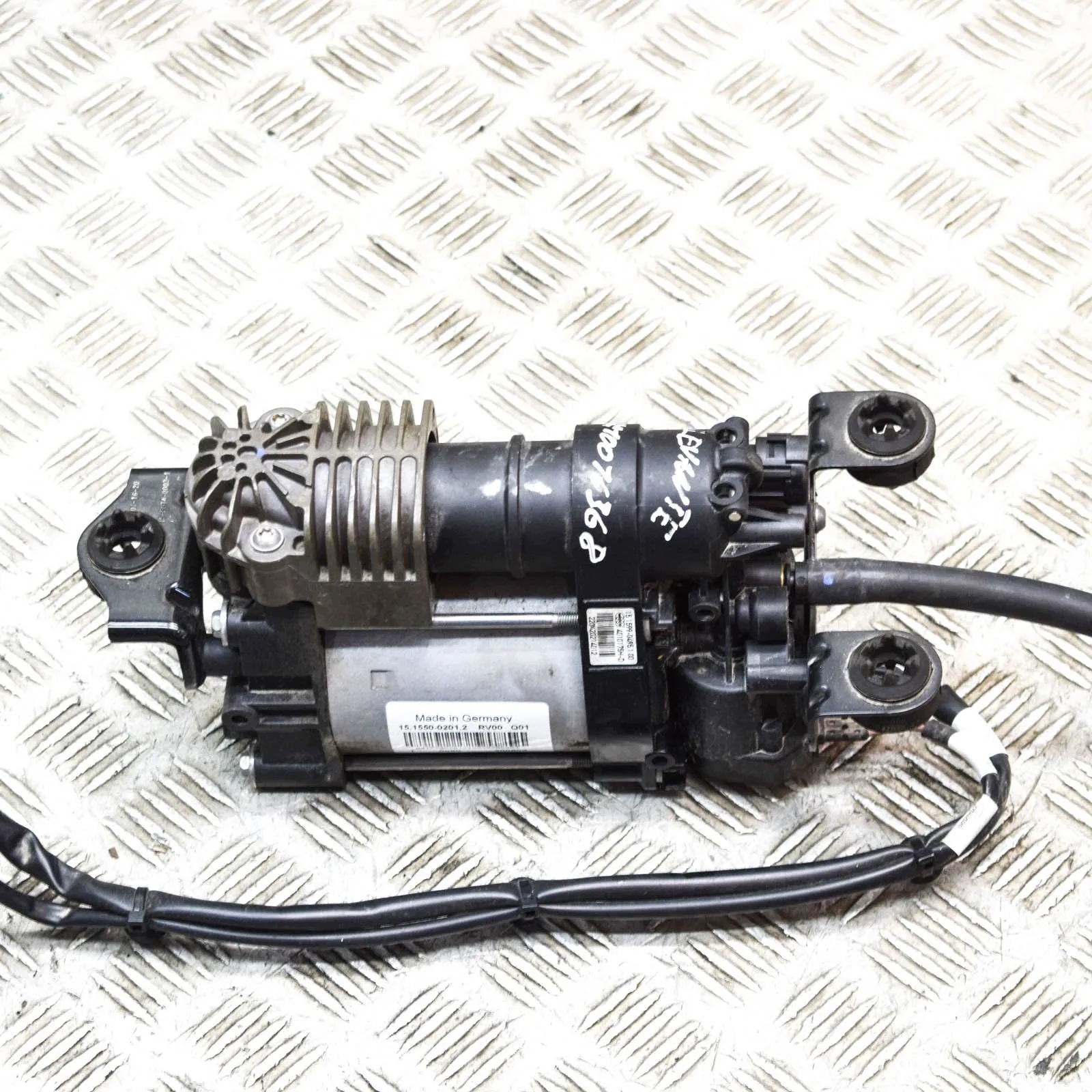 Maserati Levante SUV Ilmakompressori OEM 15155002012