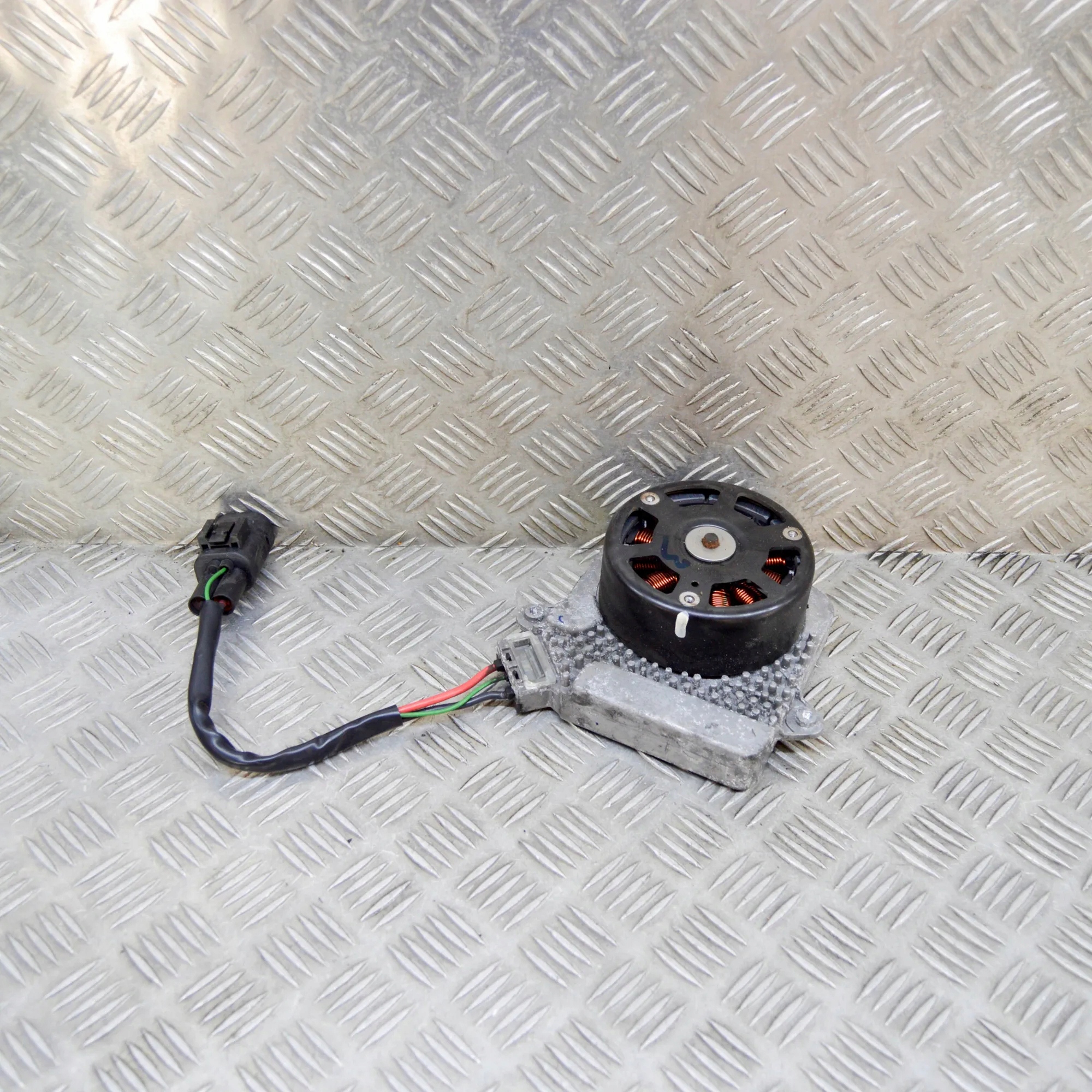Diffusor-Lüftermotor OEM 9300064 für BMW 3er Reihe image 3