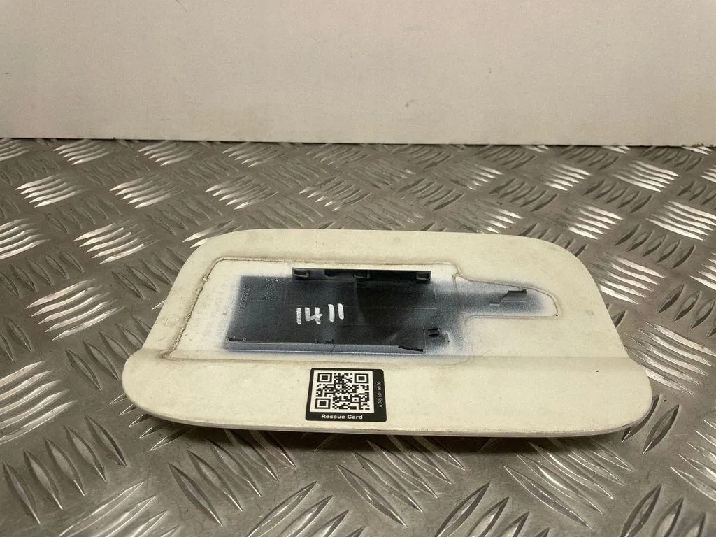 Polttoainesäiliön kansi OEM A2047540009 Mercedes-Benz C
