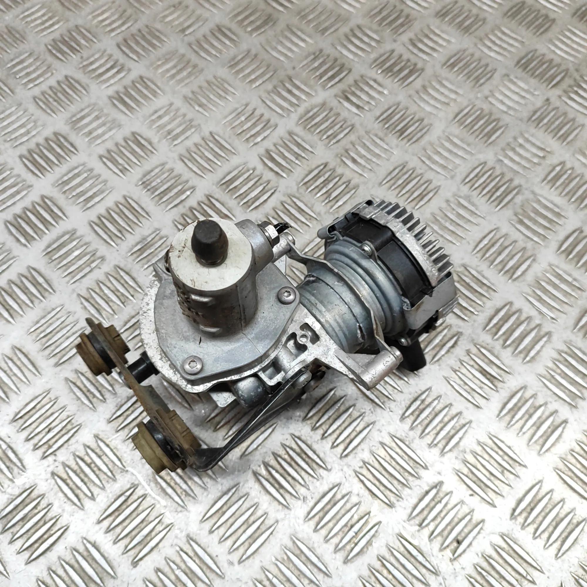 Cilindro de travão VW OEM 0132018008 - Peça usada image 3