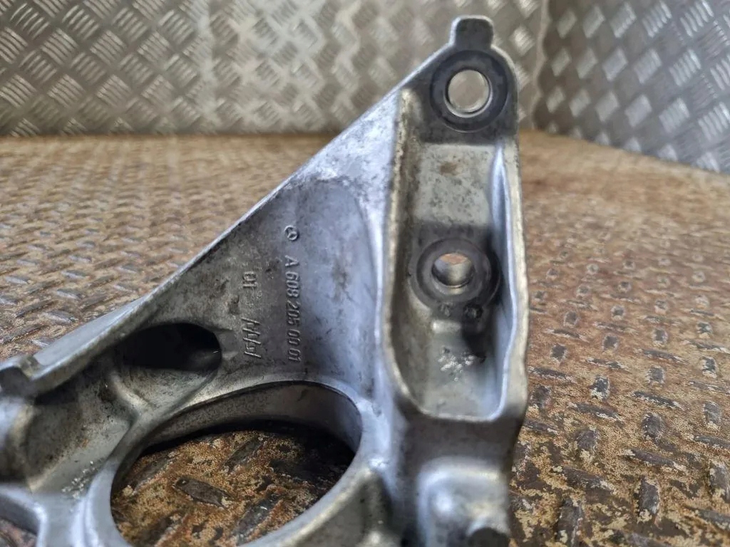 Mercedes-Benz A6082050001 Bearing Support Bracket