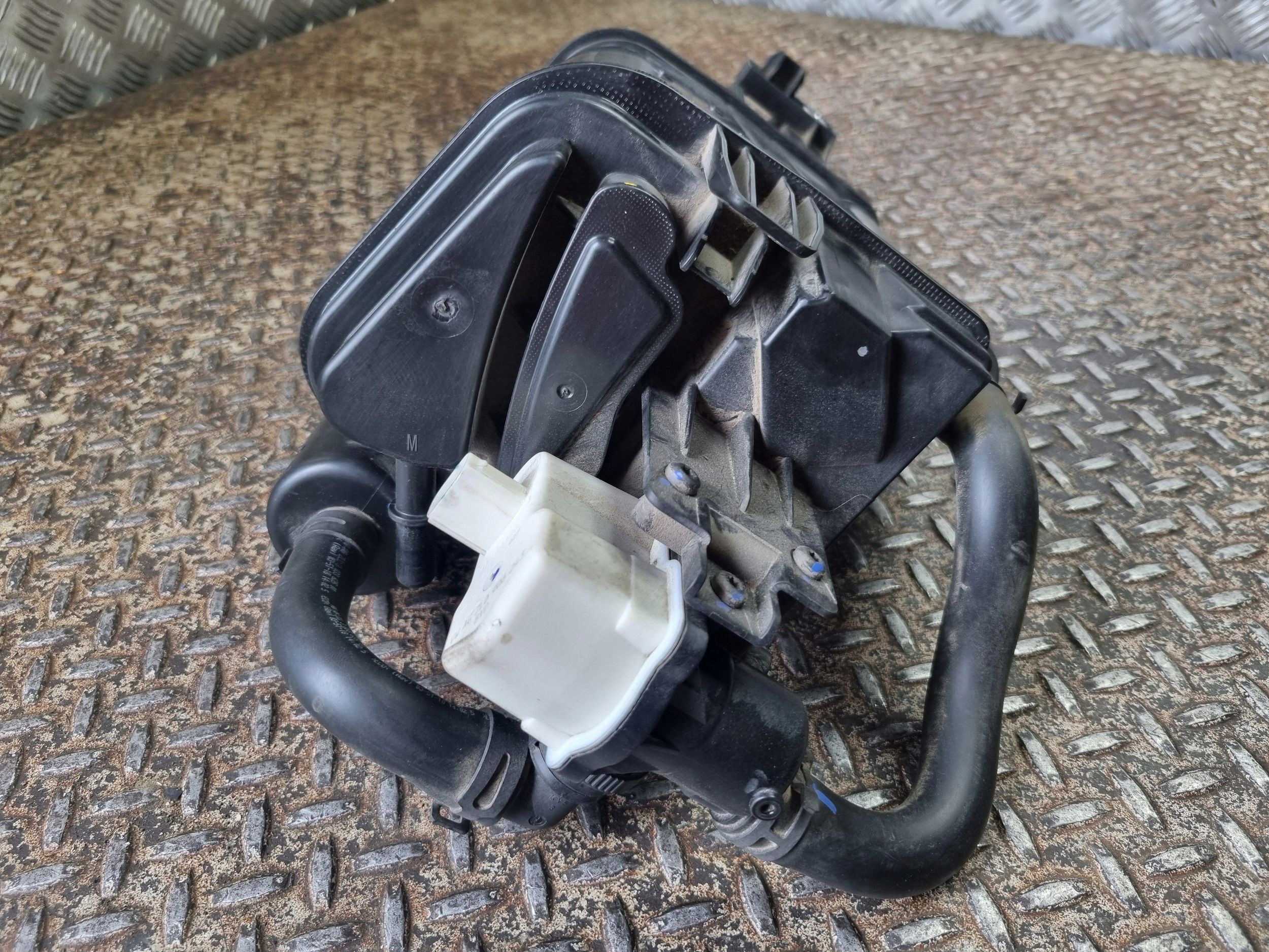 2020 VW Arteon Fuel Vapor Canister 3Q0201801B image 3