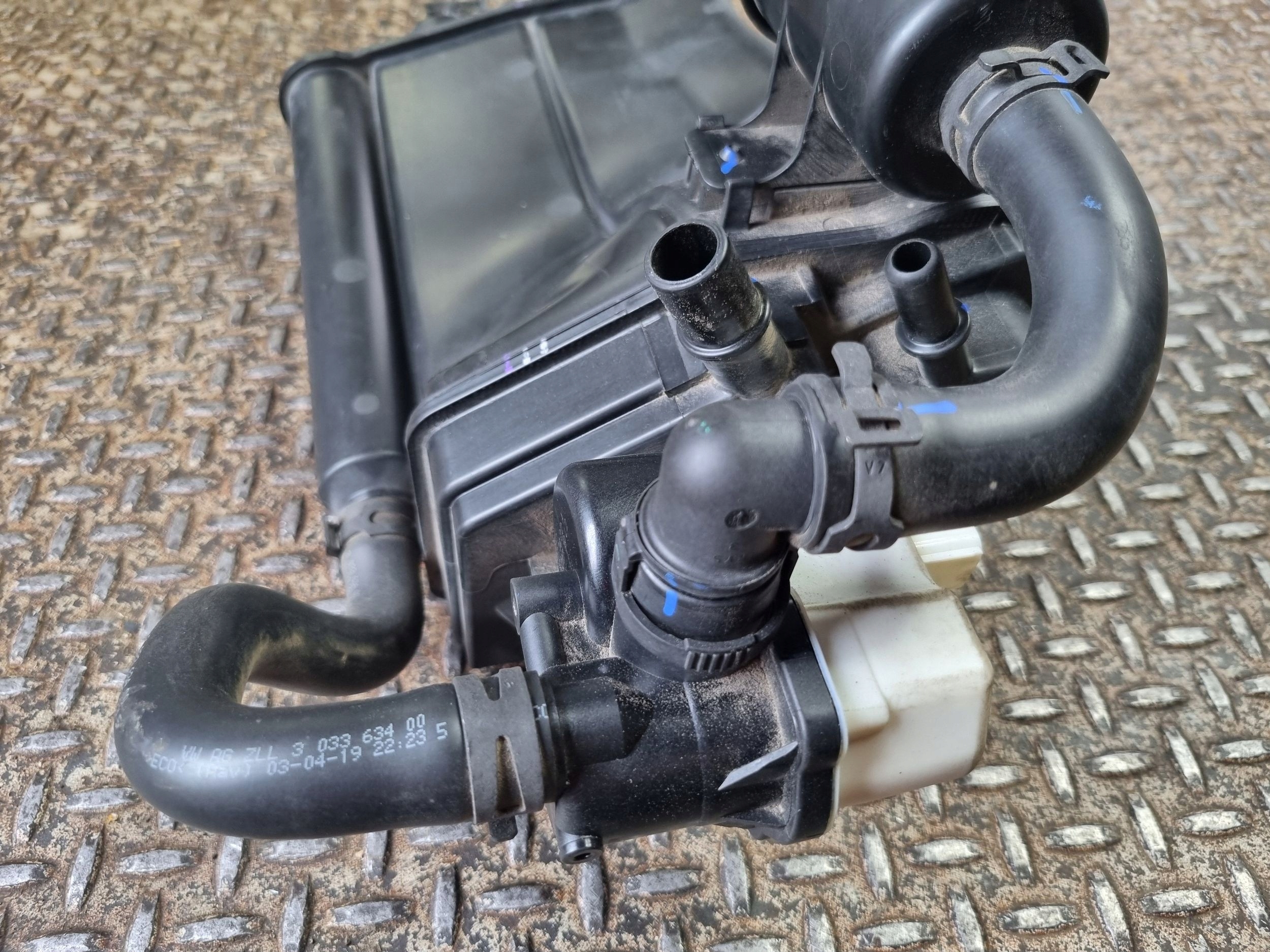 2020 VW Arteon Fuel Vapor Canister 3Q0201801B image 8