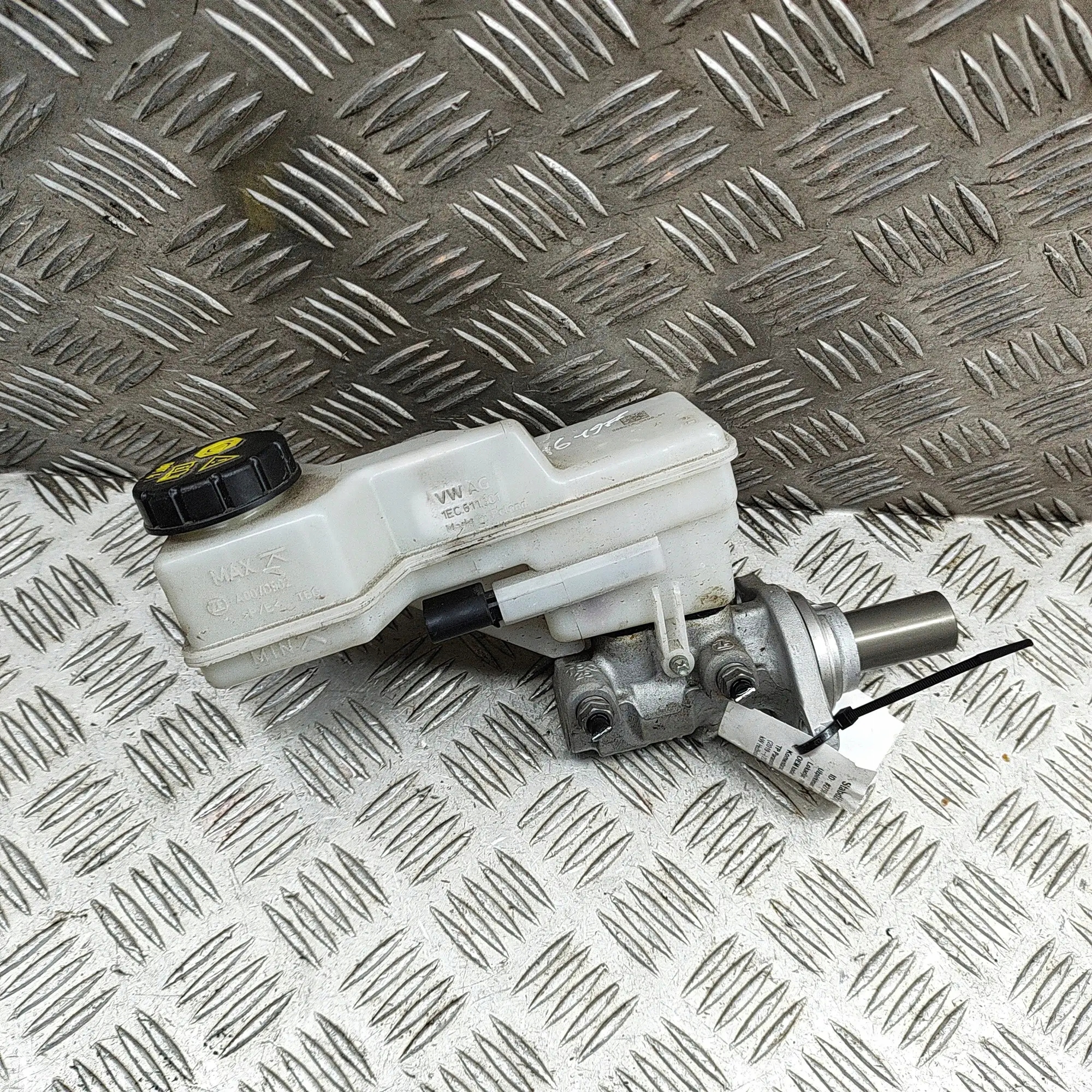VW Jarru sylinteri OEM 1EC611301 ID.5 2023 image 3