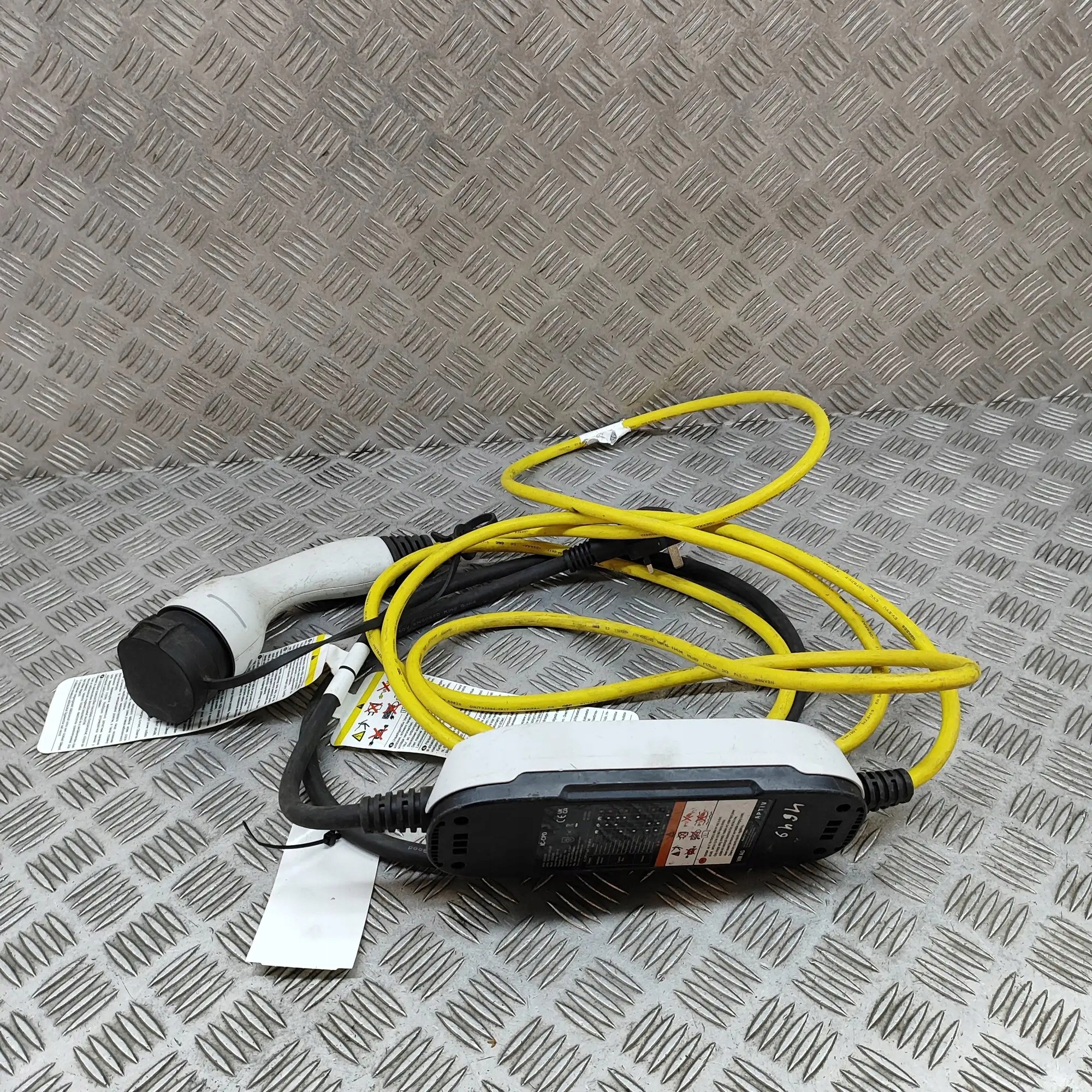 VW Arteon akun latauskaapeli OEM 1EA971675BF image 3