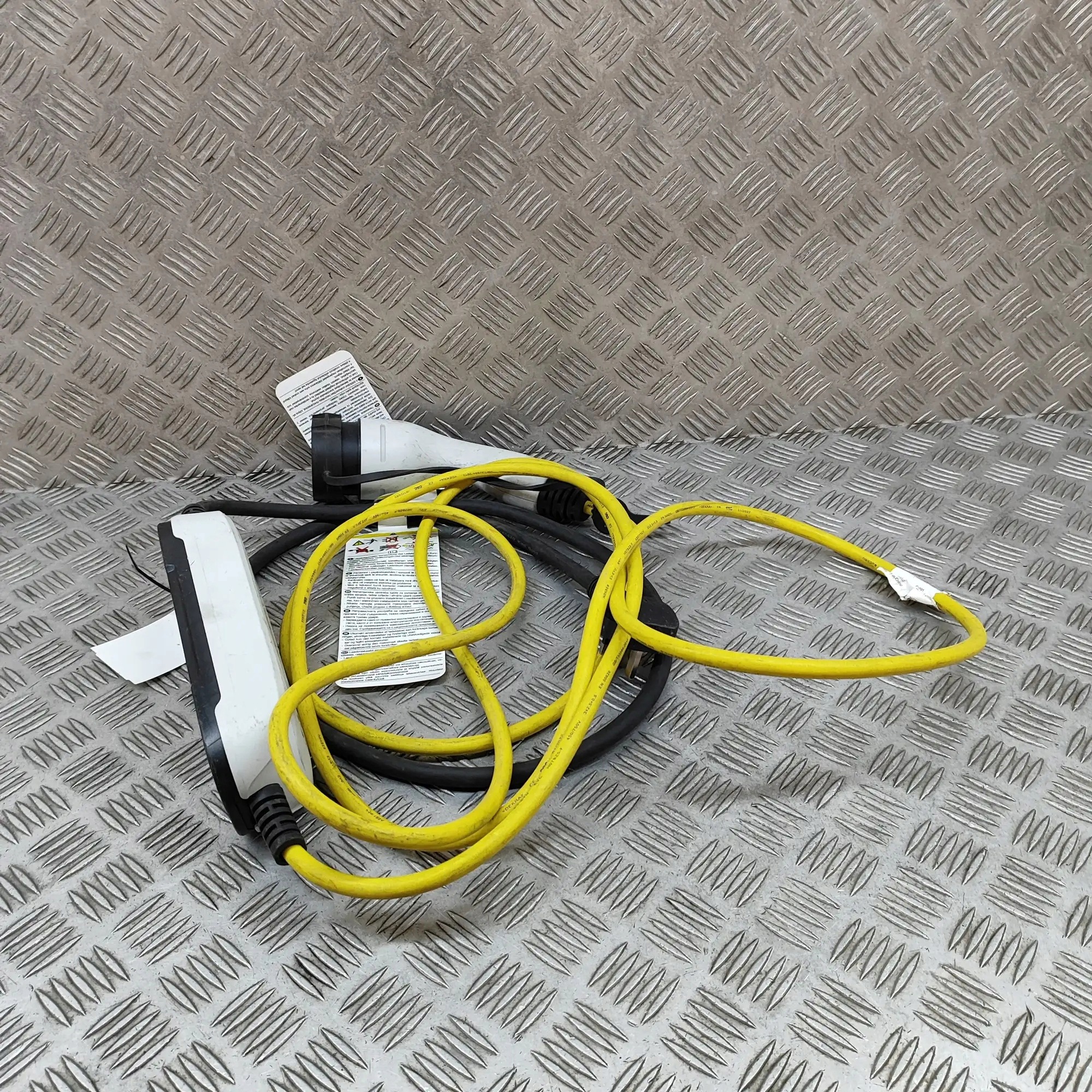 VW Arteon akun latauskaapeli OEM 1EA971675BF image 4