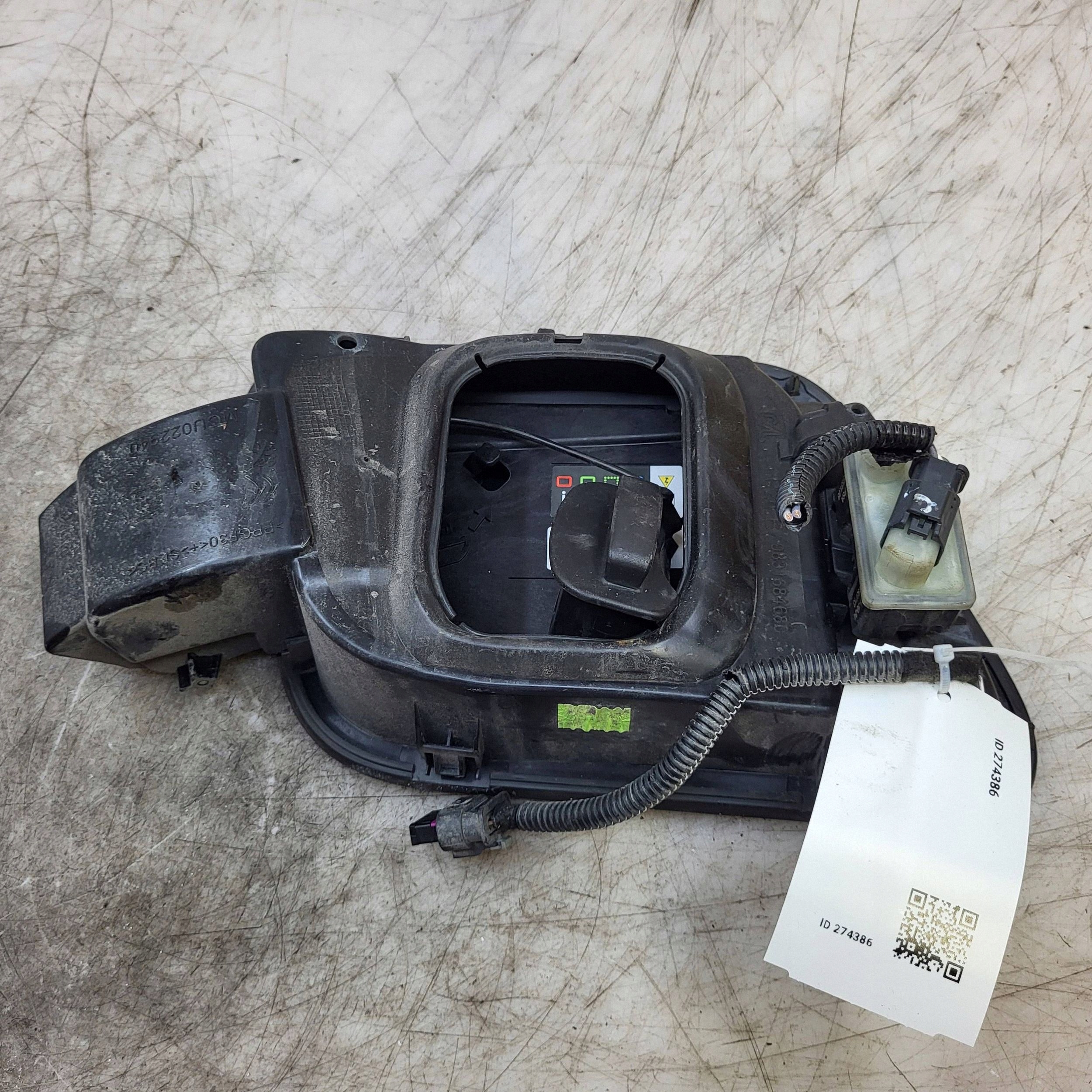 Kraftstoffklappe OEM 9831684680 für Peugeot 2008 II Elektro image 3