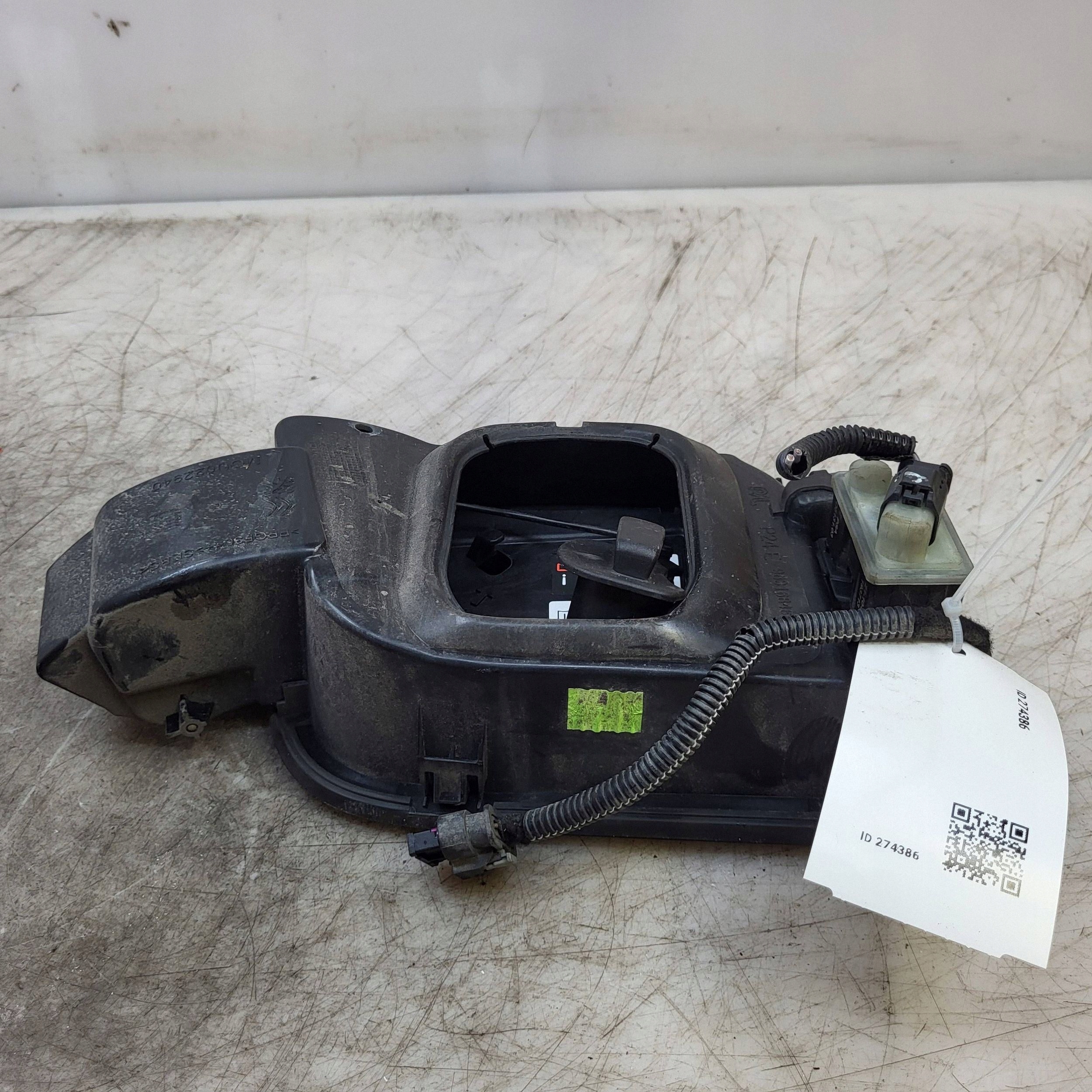 Kraftstoffklappe OEM 9831684680 für Peugeot 2008 II Elektro image 4