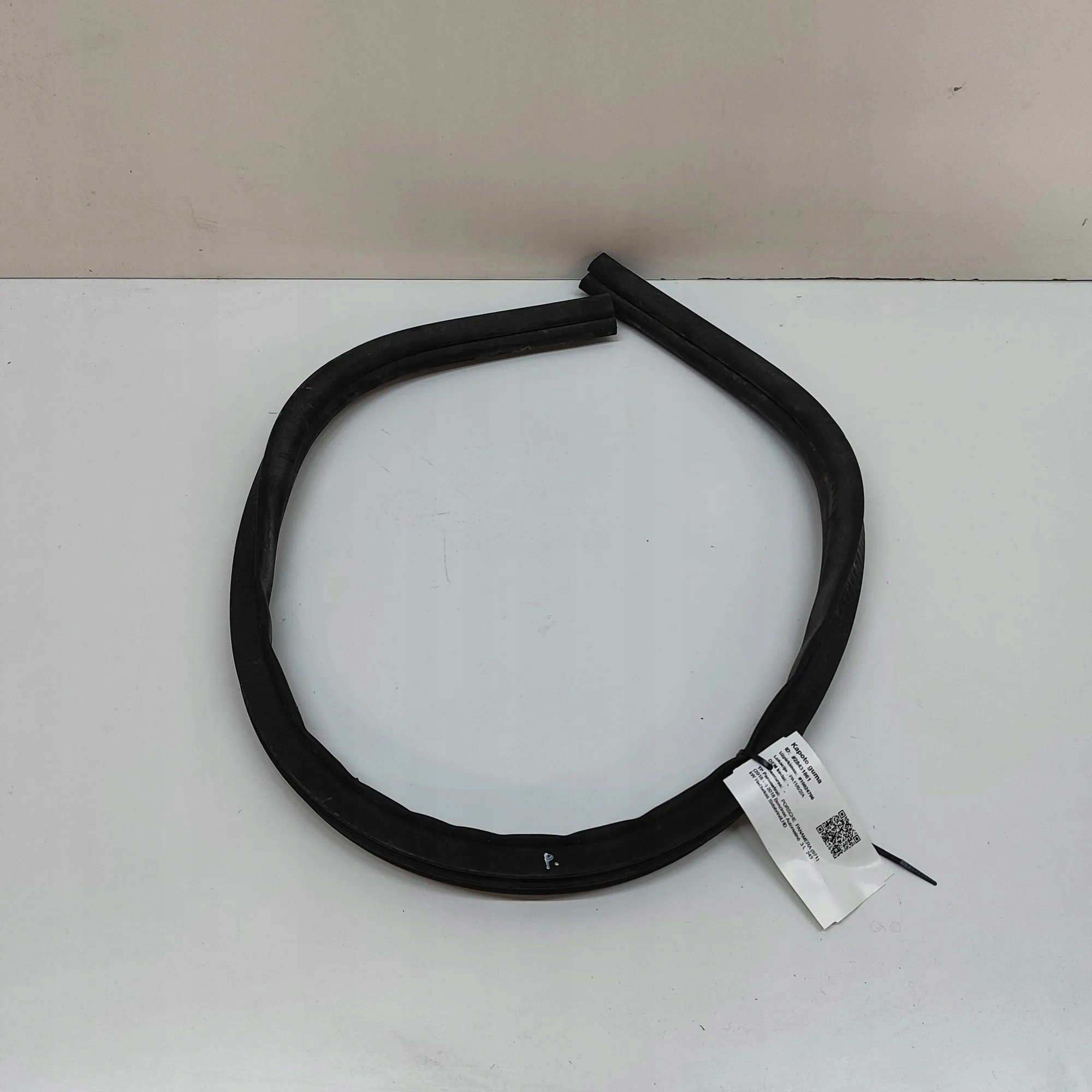 Junta do capô Porsche Panamera 971 OEM 971823737 image 2