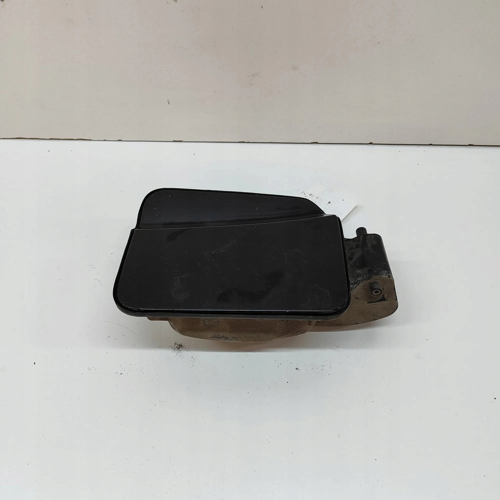Polttoainesäiliön Luukku OEM 2H0809905A VW Amarok image 3