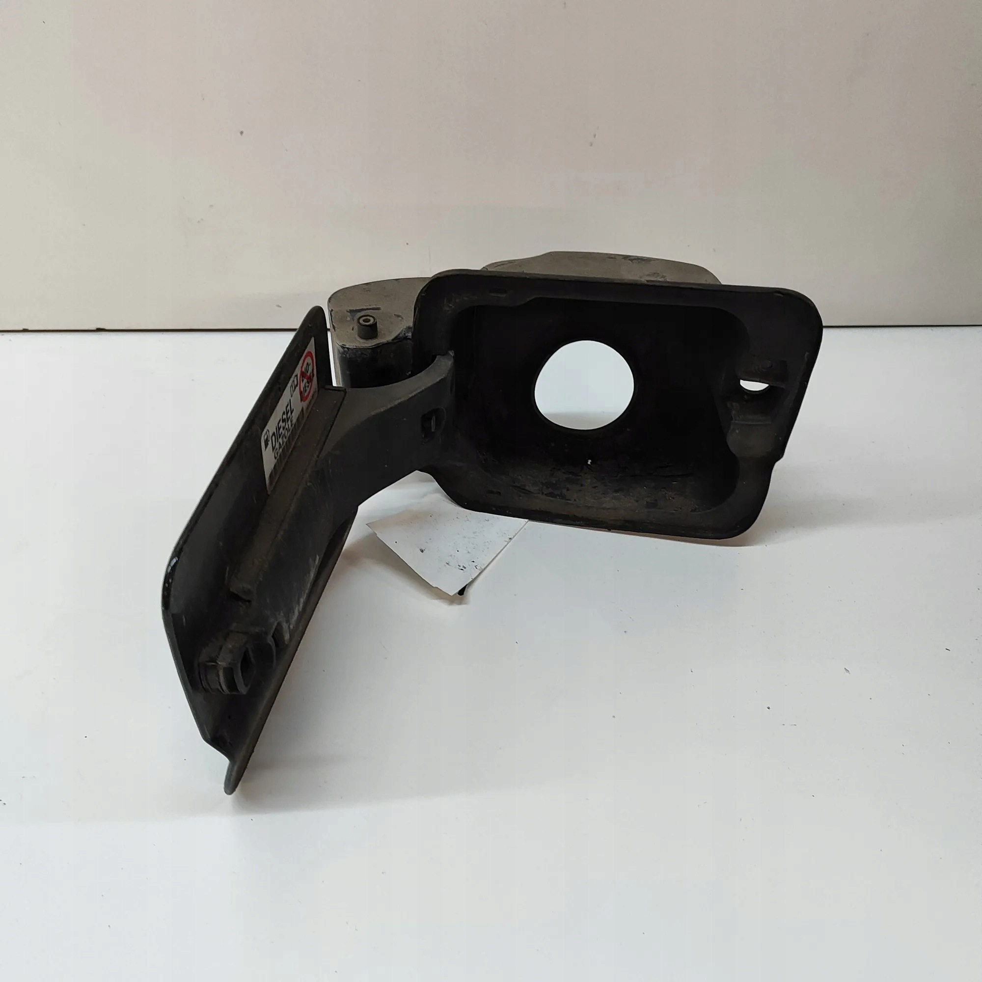 Polttoainesäiliön Luukku OEM 2H0809905A VW Amarok image 4