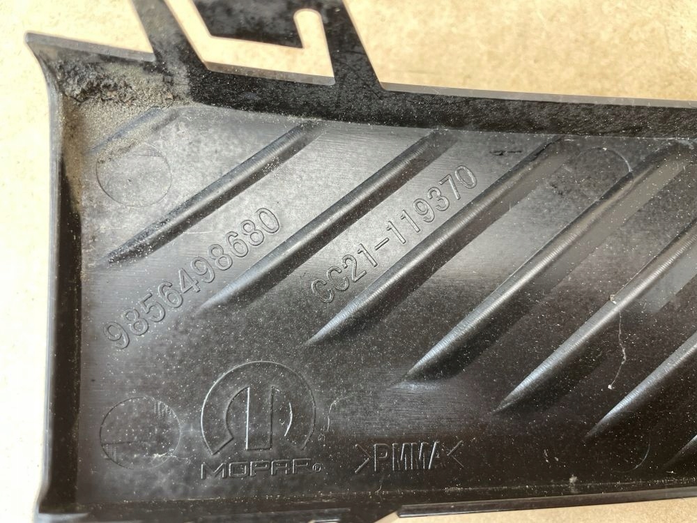 Suporte Logo Citroen C3 IV OEM 9856498680 - Peça Usada image 10