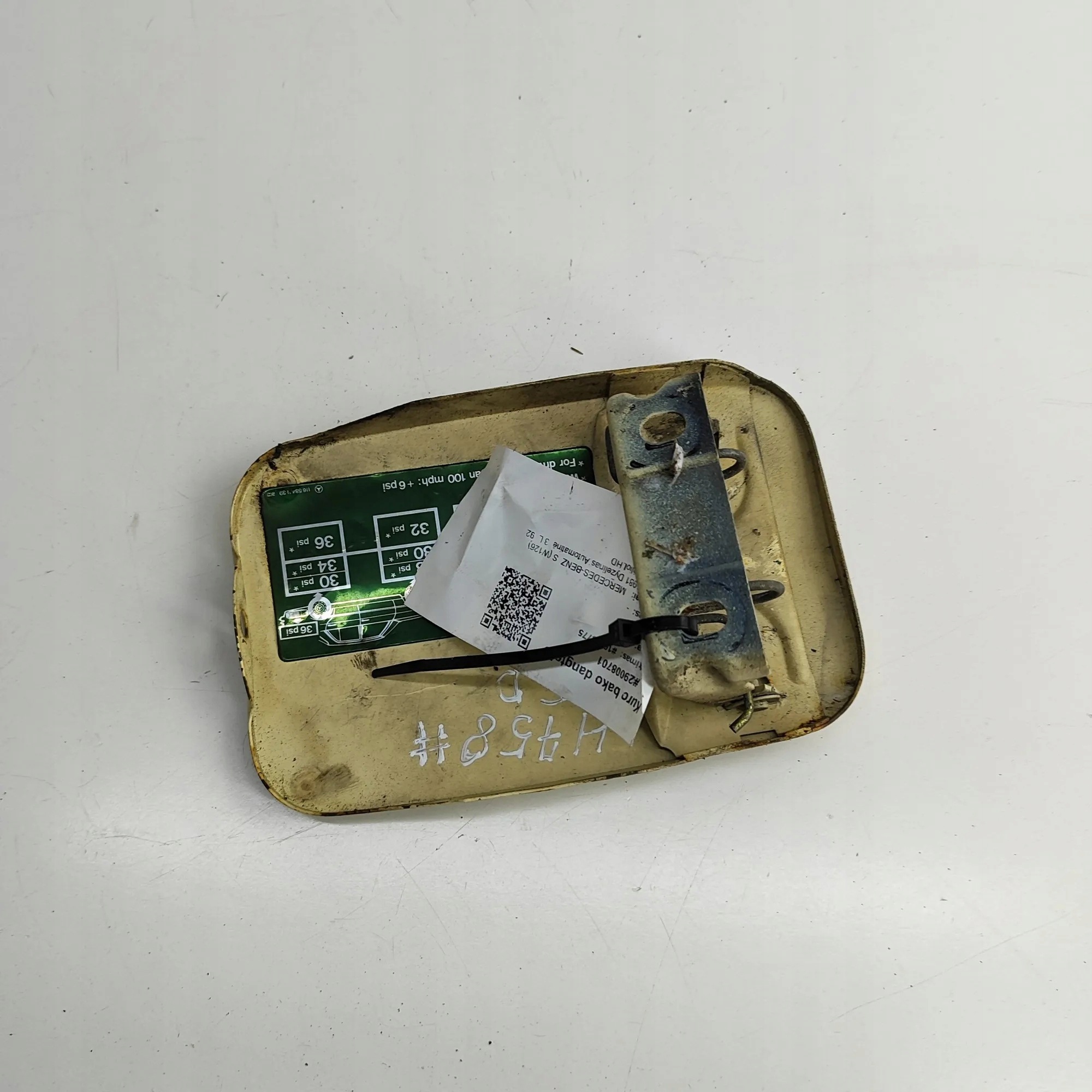 Polttoainesäiliön kansi OEM A1265840639 Mercedes-Benz S W126