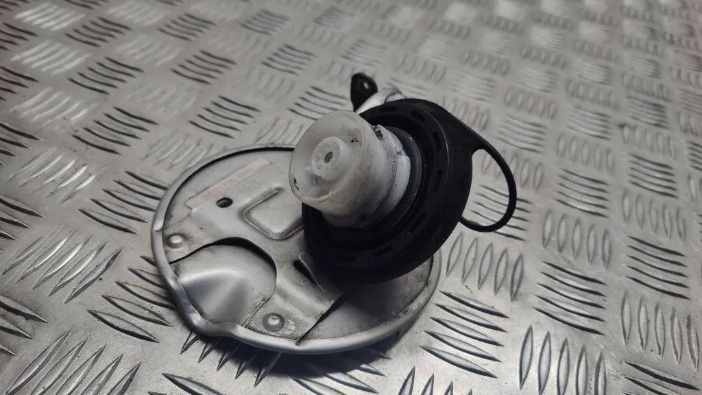 Polttoainesäiliön kansi OEM 05116393AA Chrysler Grand Voyager