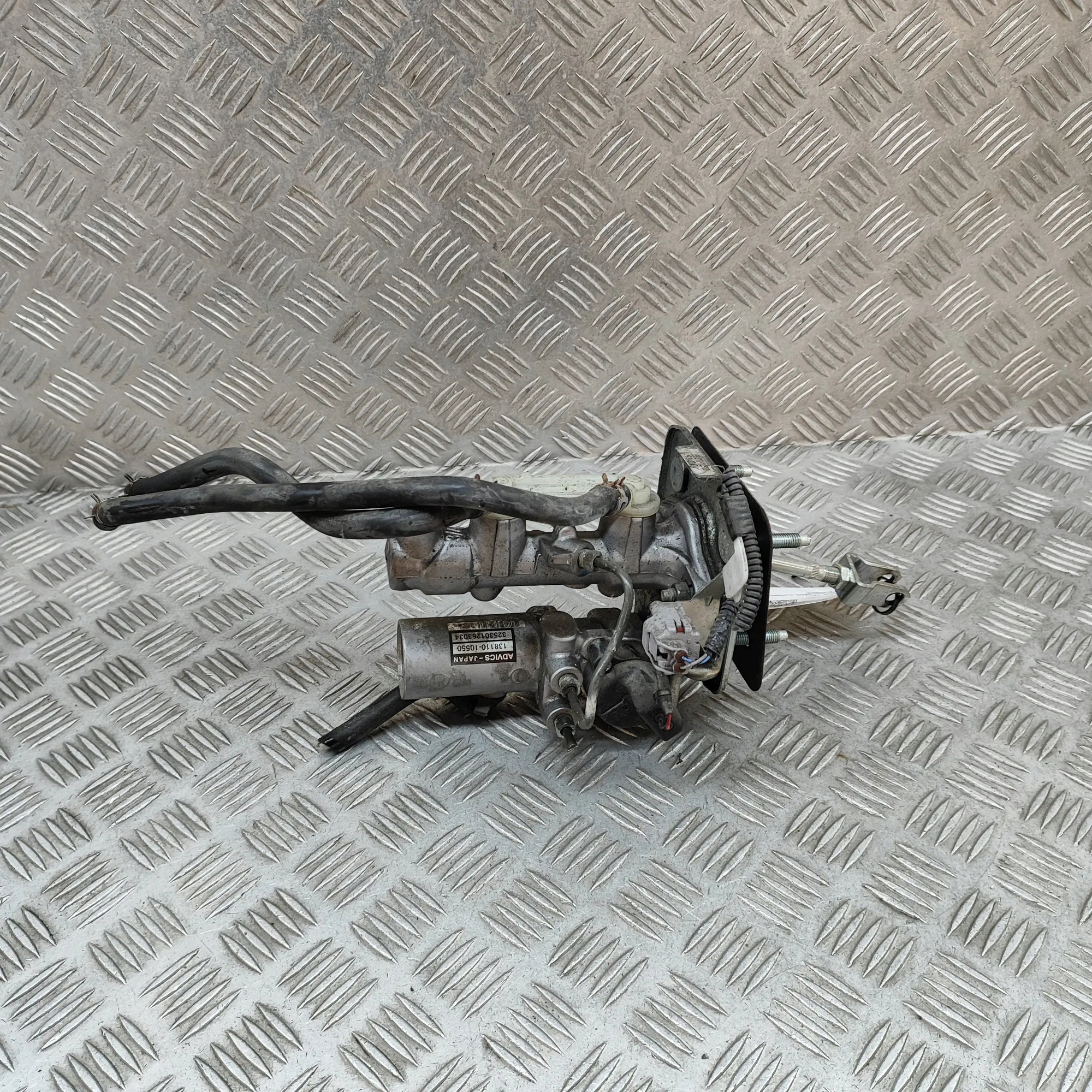 Cylindre de frein OEM 4720748080 pour Lexus RX 2013 image 2