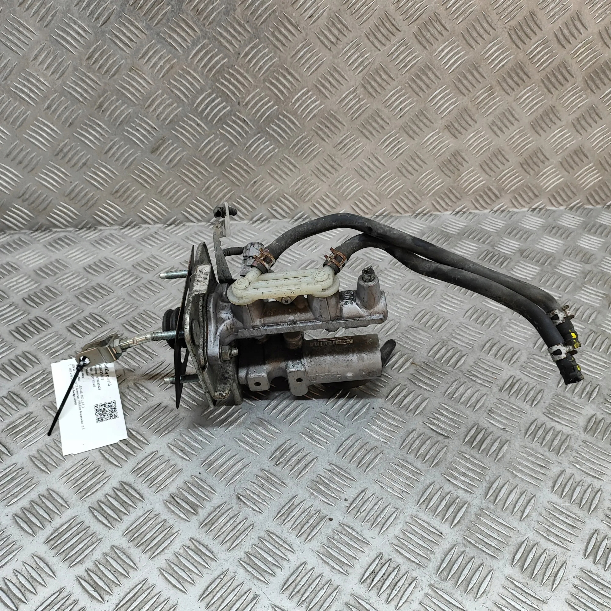 Cylindre de frein OEM 4720748080 pour Lexus RX 2013 image 3