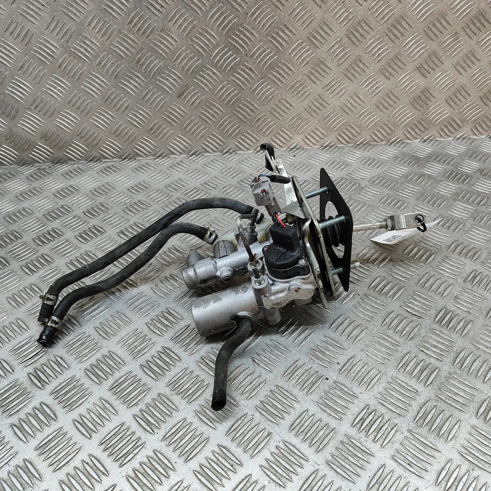 Cylindre de frein OEM 4720748080 pour Lexus RX 2013 image 5
