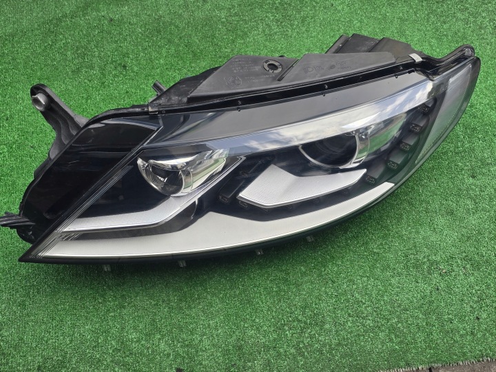 VW Passat CC Lift 3C8 Bi-Xenon etuvalo