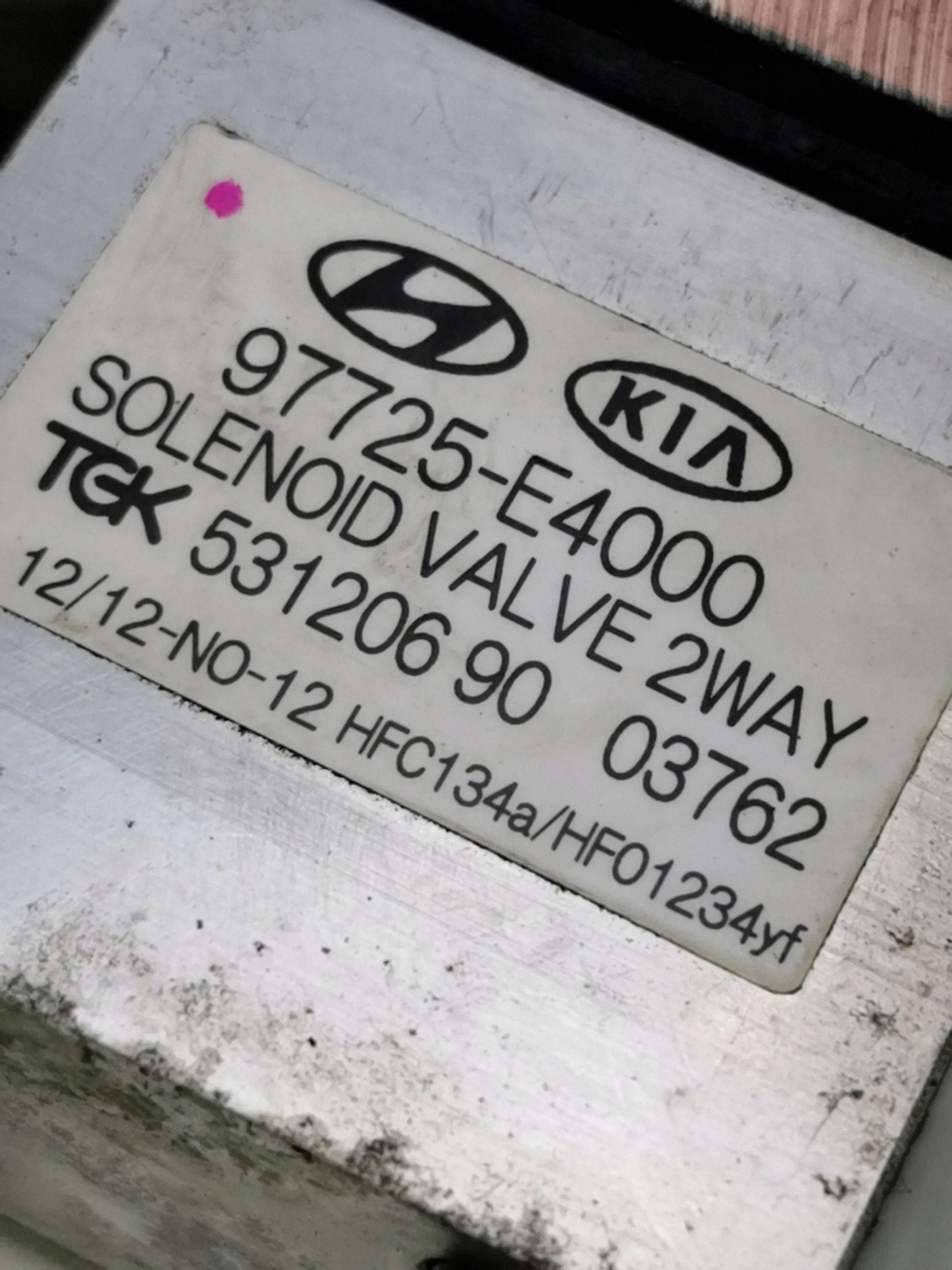 Válvula de expansão A/C Kia OEM 97725E4000 - Usada image 7