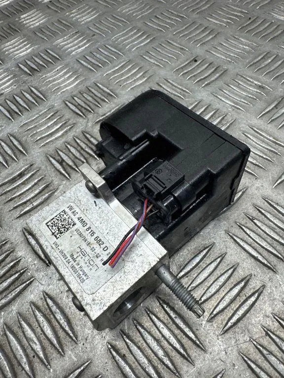 Gebrauchtes AC-Kühler-Ventil OEM 4M0816682D für VW Golf VII image 2