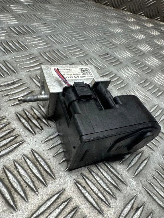 Käytetty AC-jäähdytinventtiili OEM 4M0816682D VW Golf VII