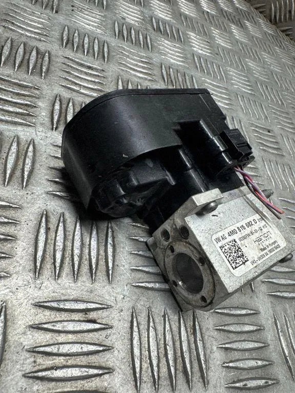 Gebrauchtes AC-Kühler-Ventil OEM 4M0816682D für VW Golf VII image 3
