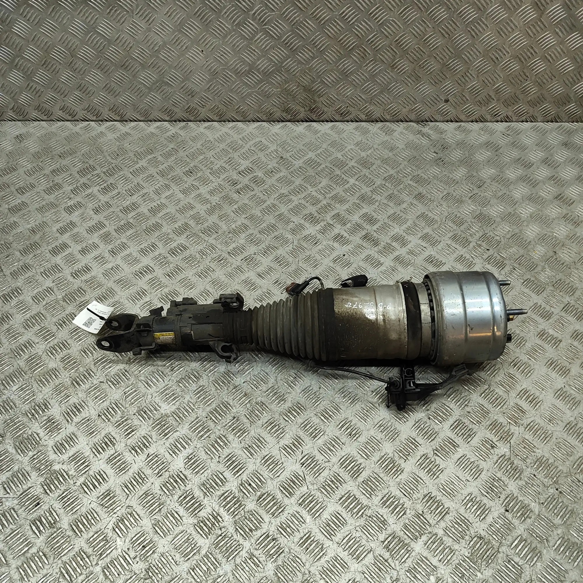 Etuoikea ilmaiskutin OEM A2133201401 Mercedes-Benz image 2