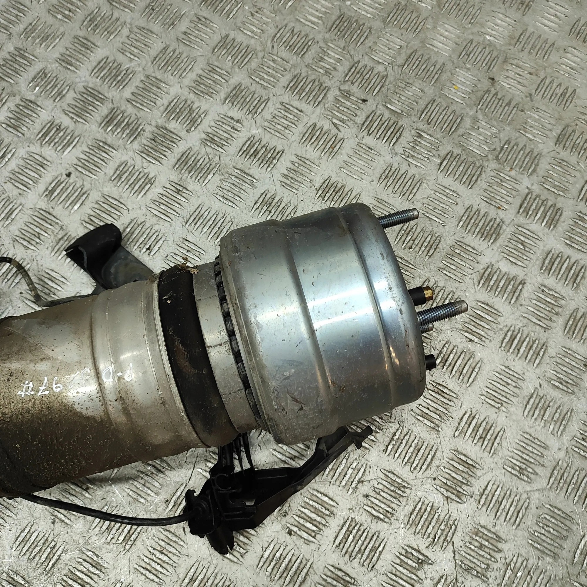 Etuoikea ilmaiskutin OEM A2133201401 Mercedes-Benz image 3