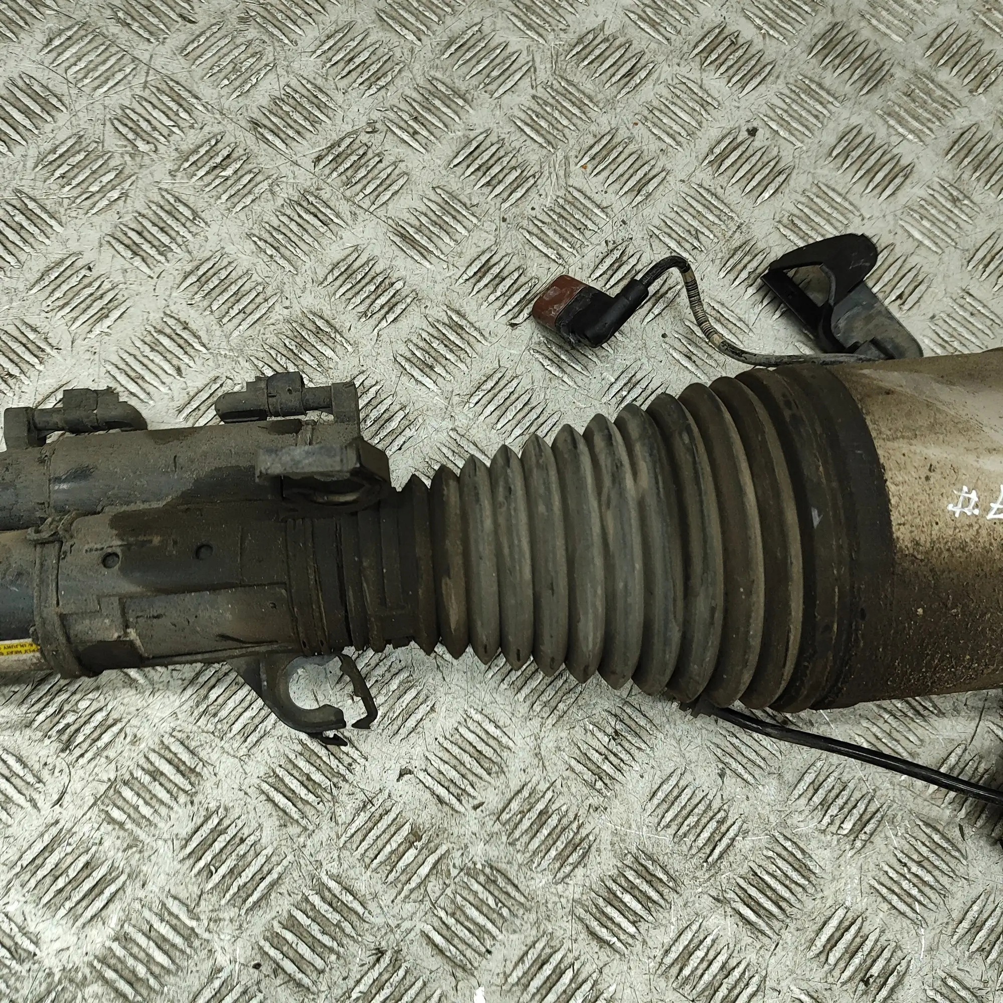 Etuoikea ilmaiskutin OEM A2133201401 Mercedes-Benz image 4