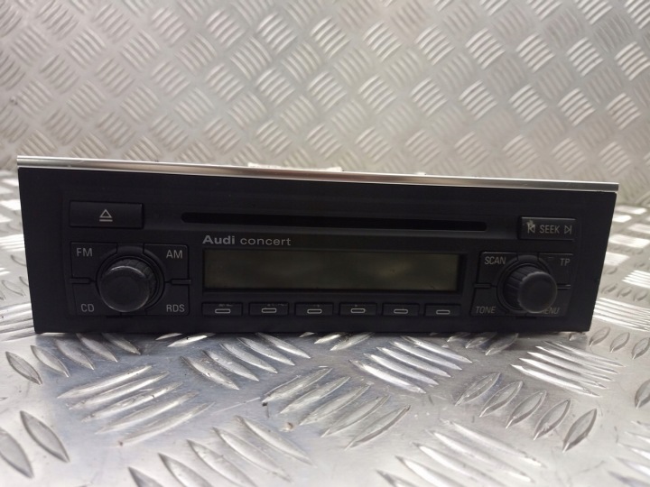 Audi A4 B7 1.6 alkuperäinen radio